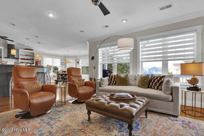 100552893 | Photo 17