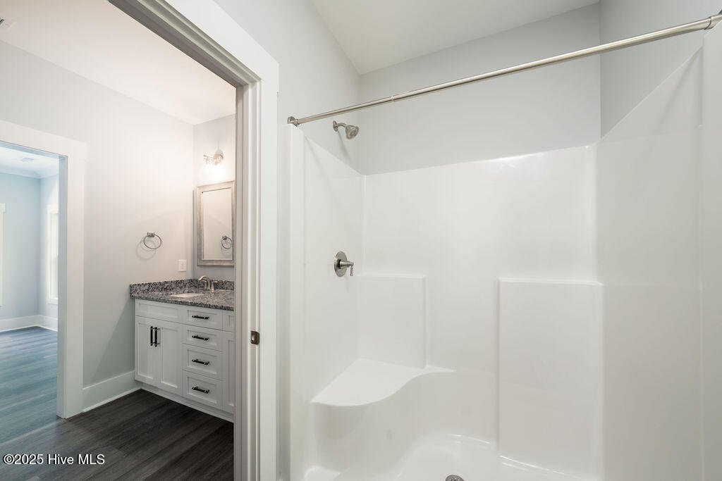 100560439 | Photo 25