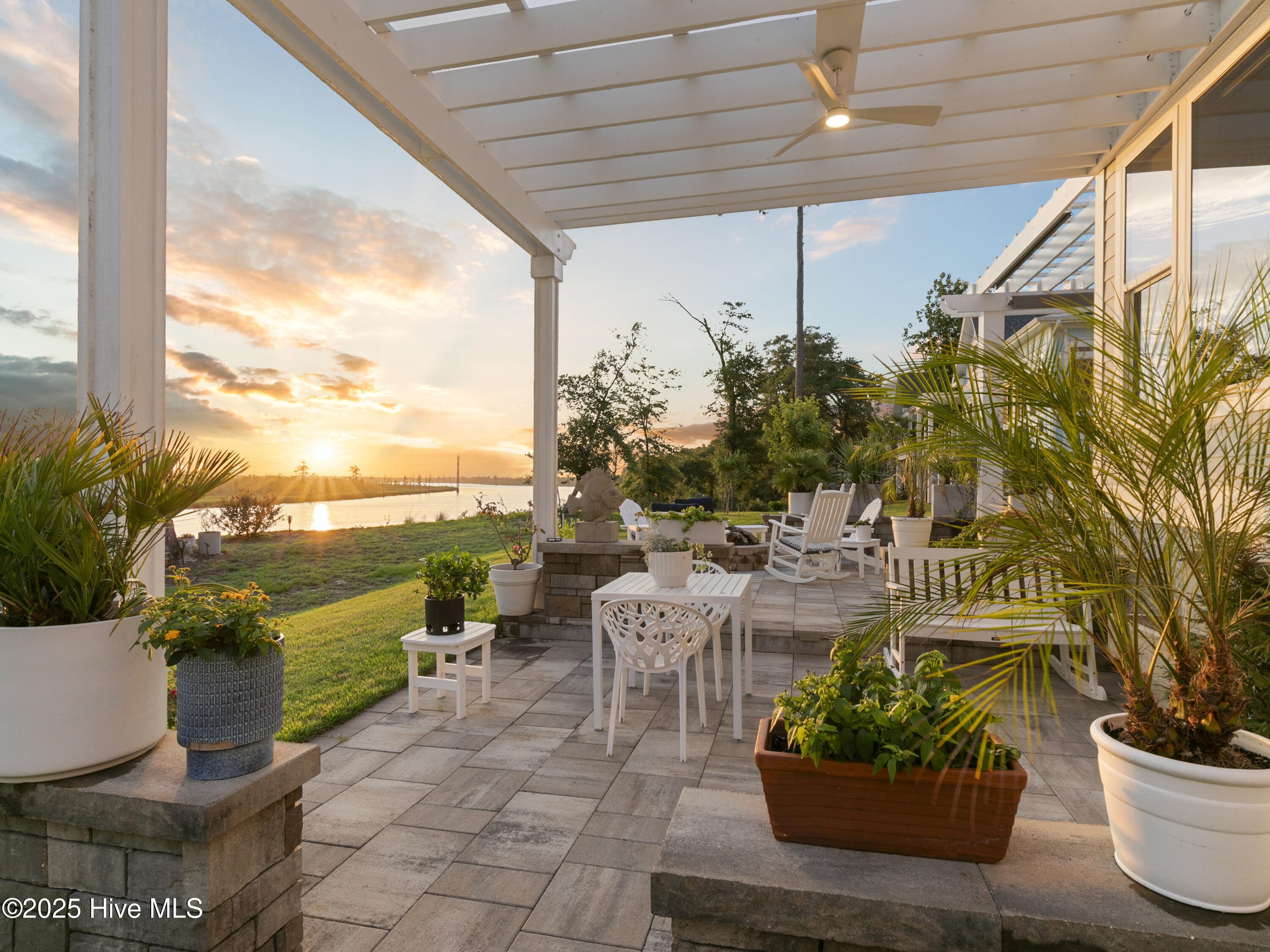 100537011 | Photo 56