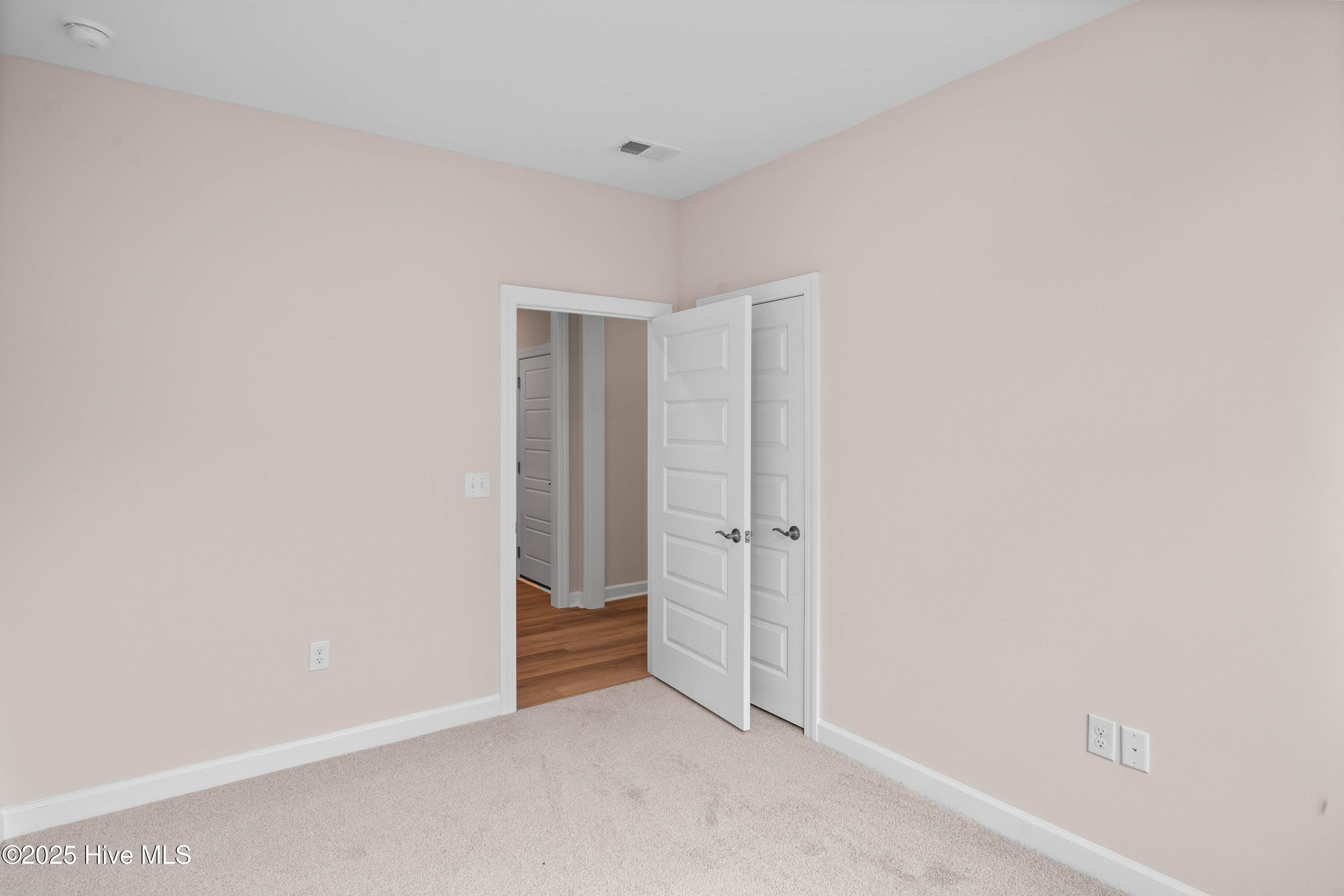 100506934 | Photo 12