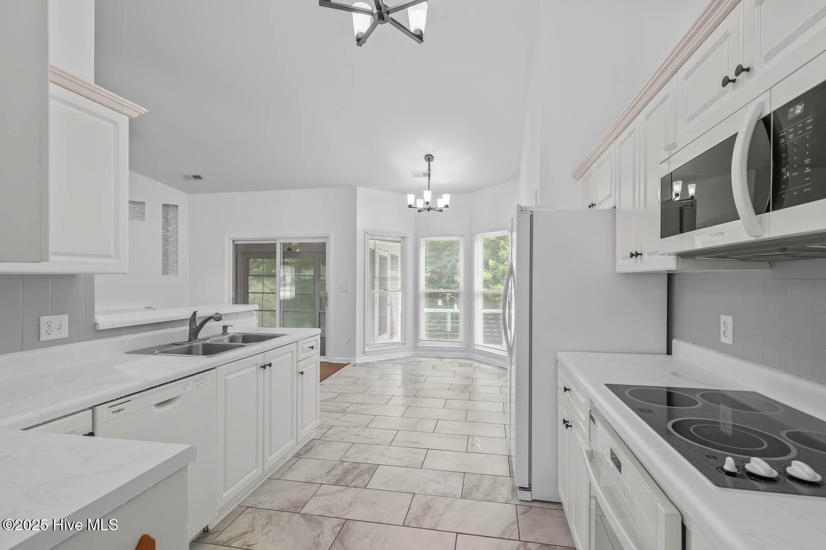 100544064 | Photo 16