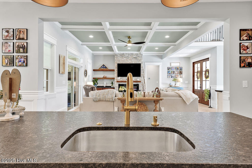 100521530 | Photo 19