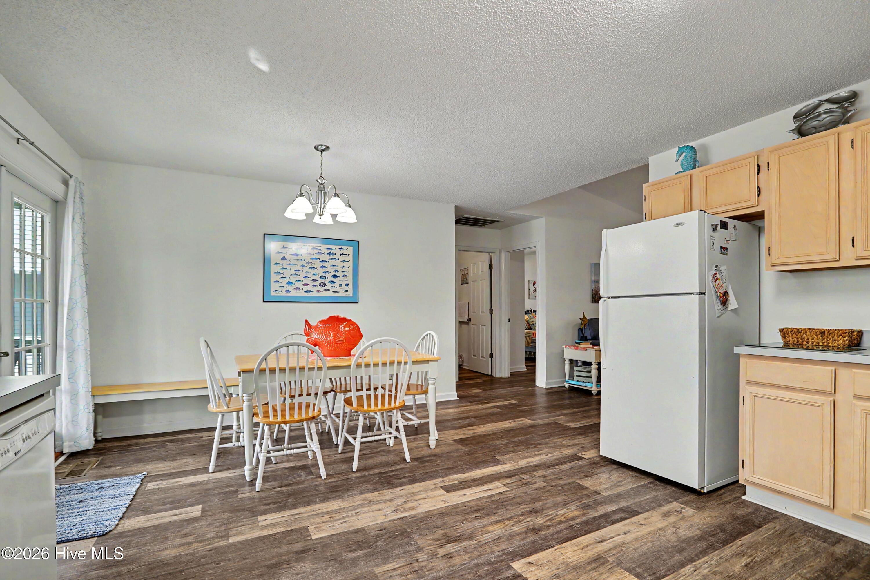 100563320 | Photo 14