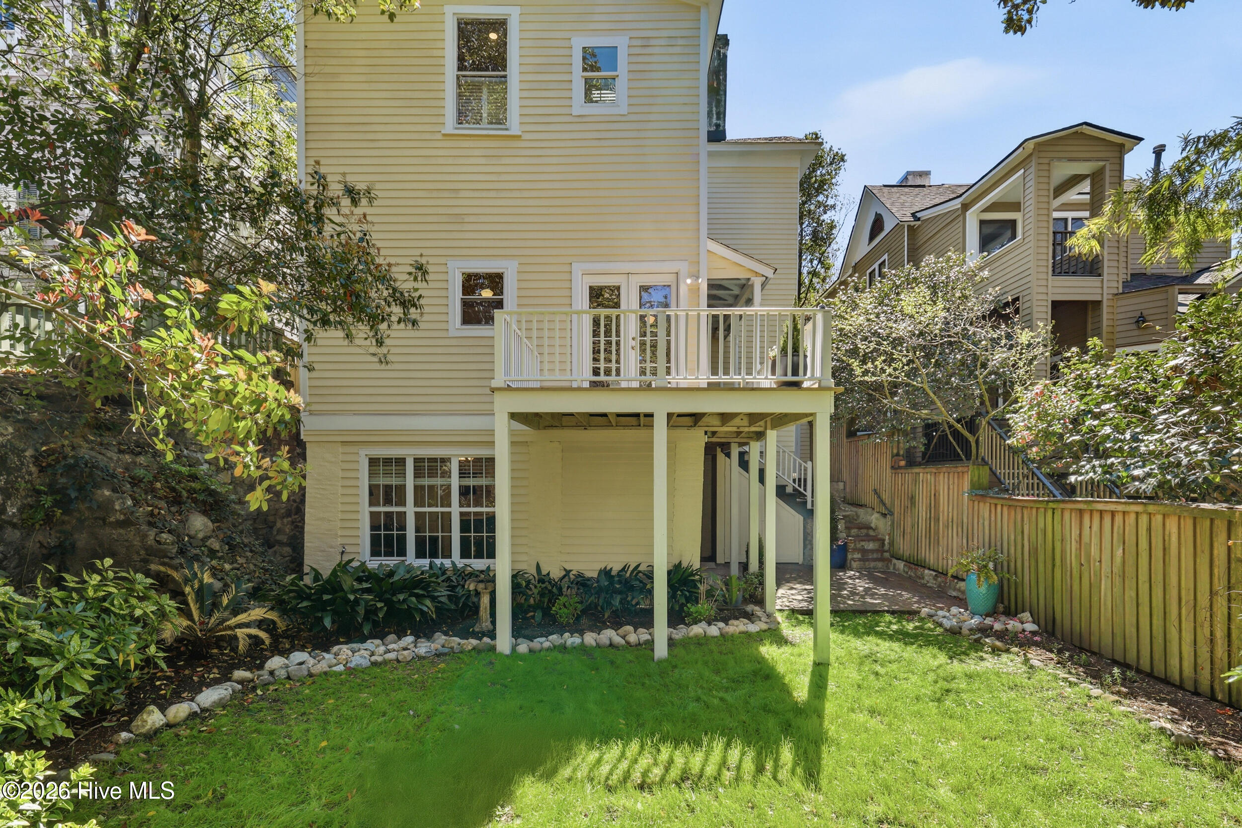 100561300 | Photo 65