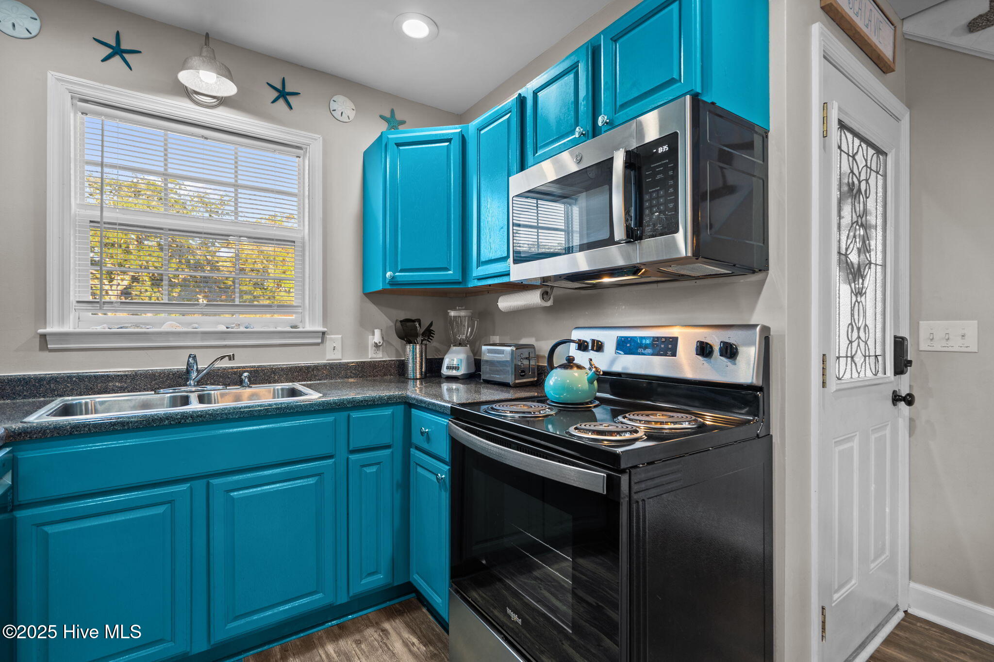 100537146 | Photo 16