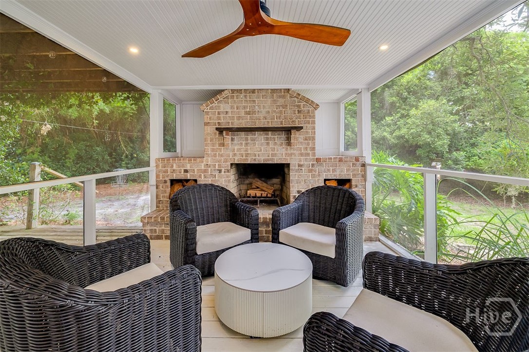 Screen porce fireplace