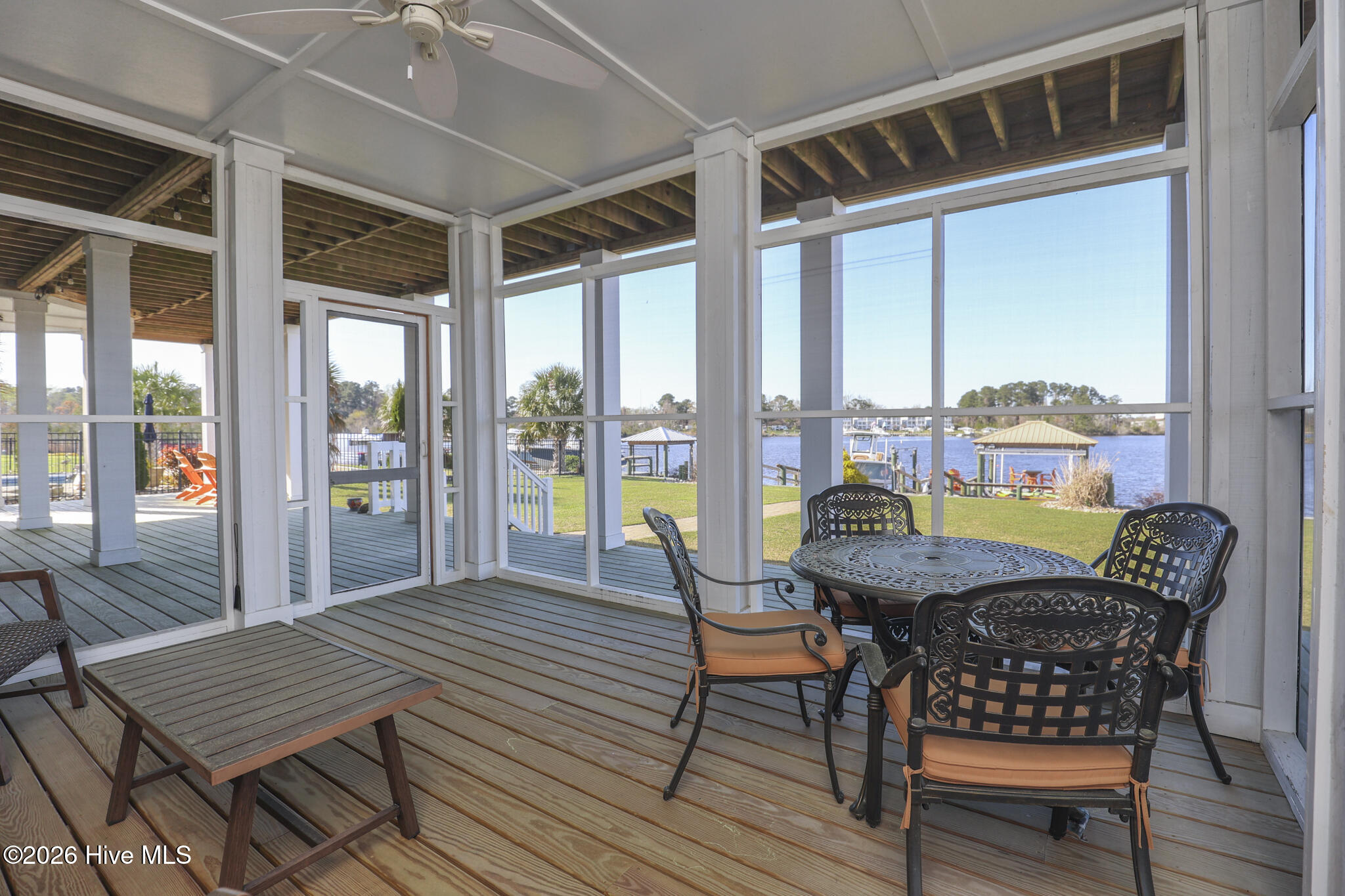 100564297 | Photo 51