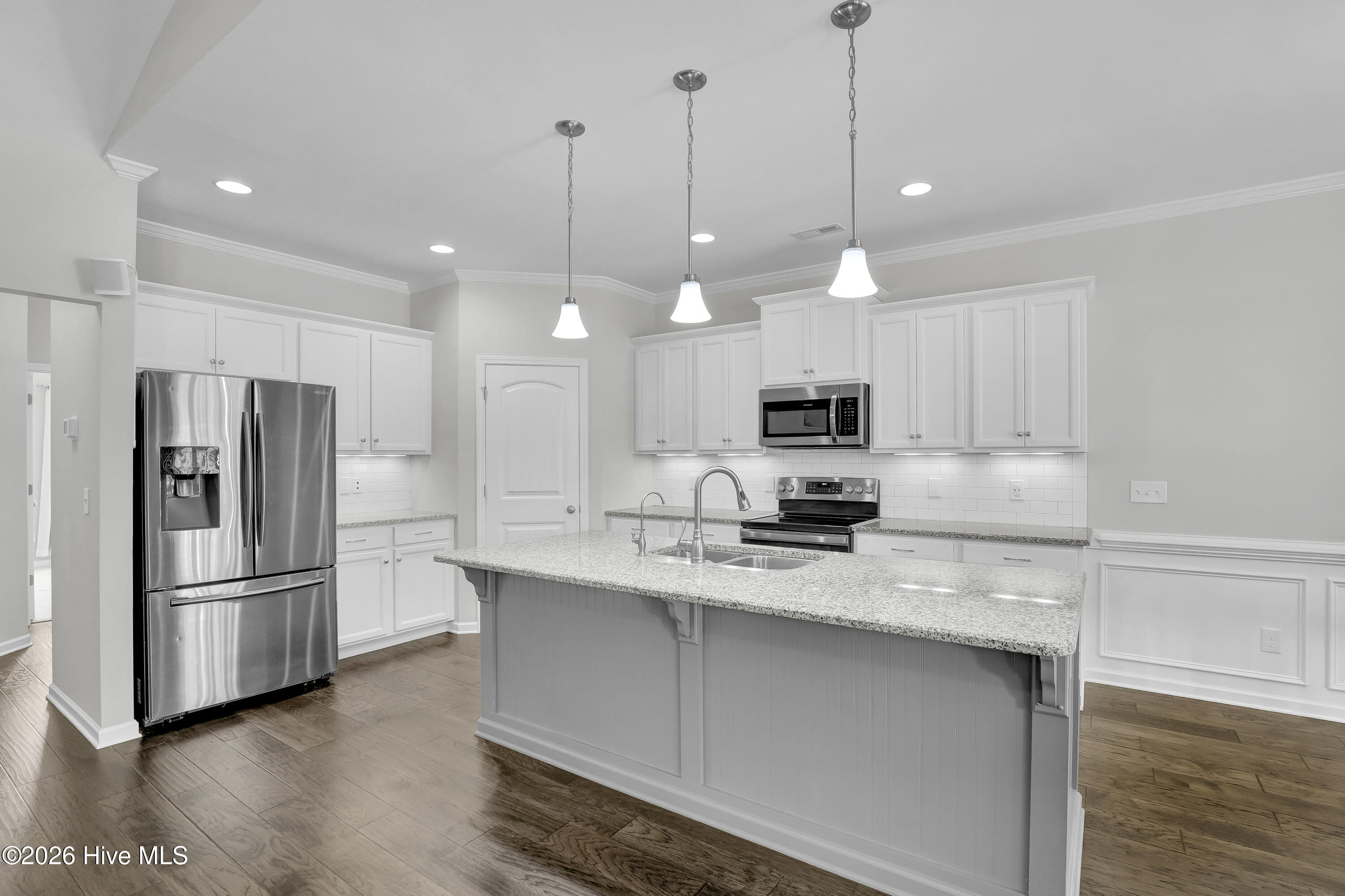 100567607 | Photo 12