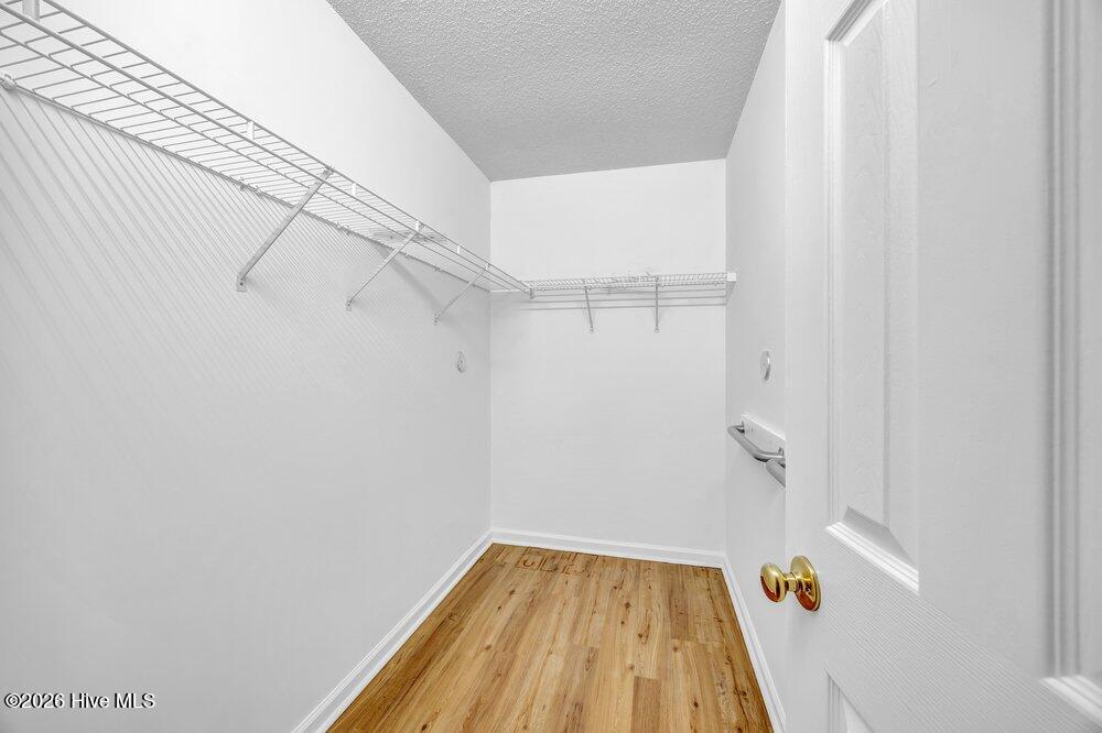 100570351 | Photo 21