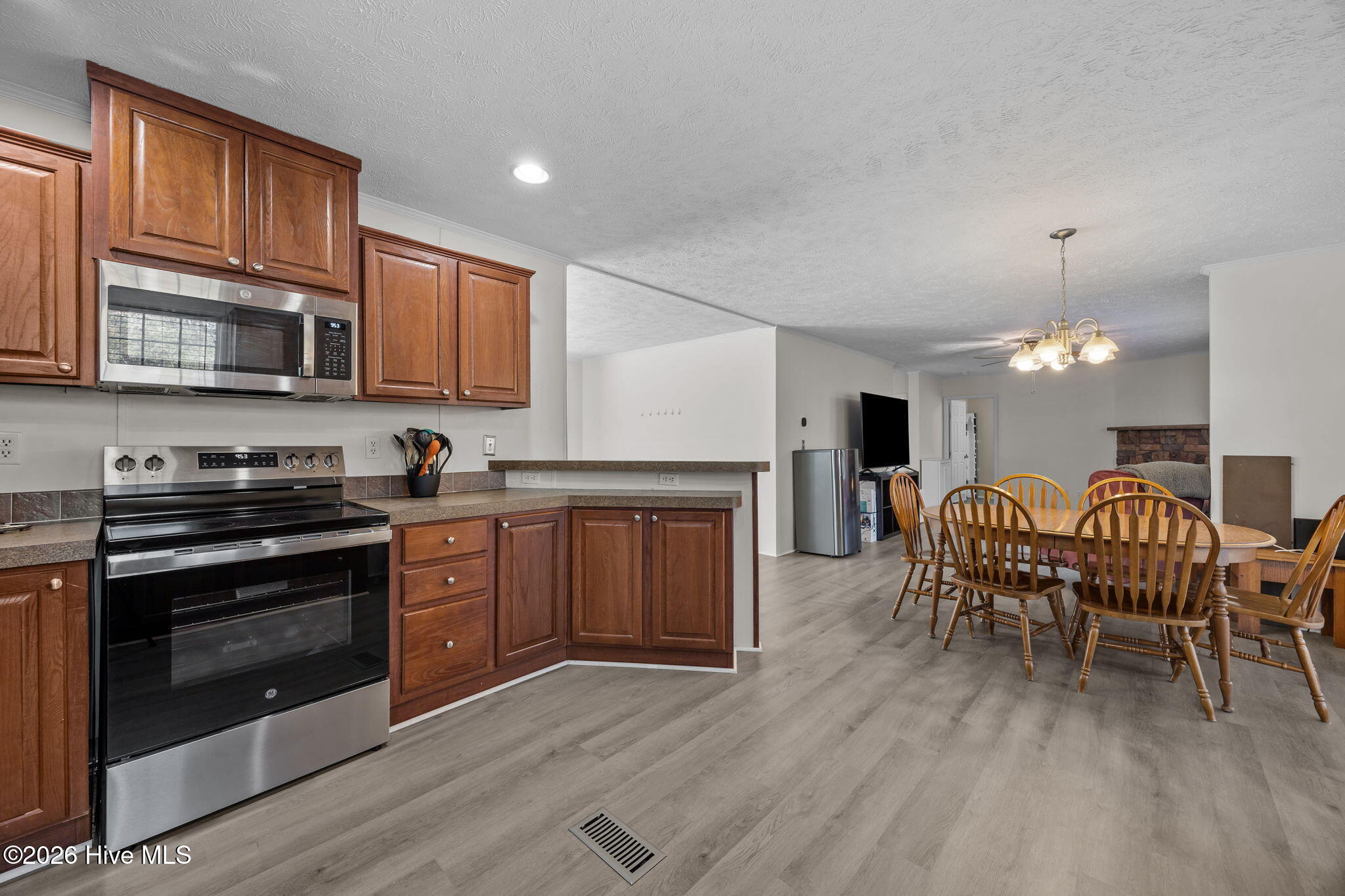 100550408 | Photo 19