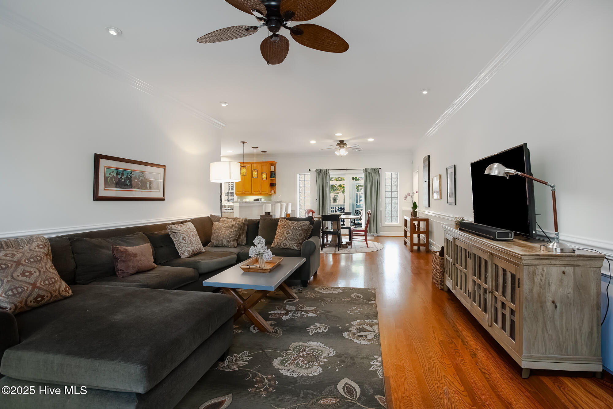 100532044 | Photo 21