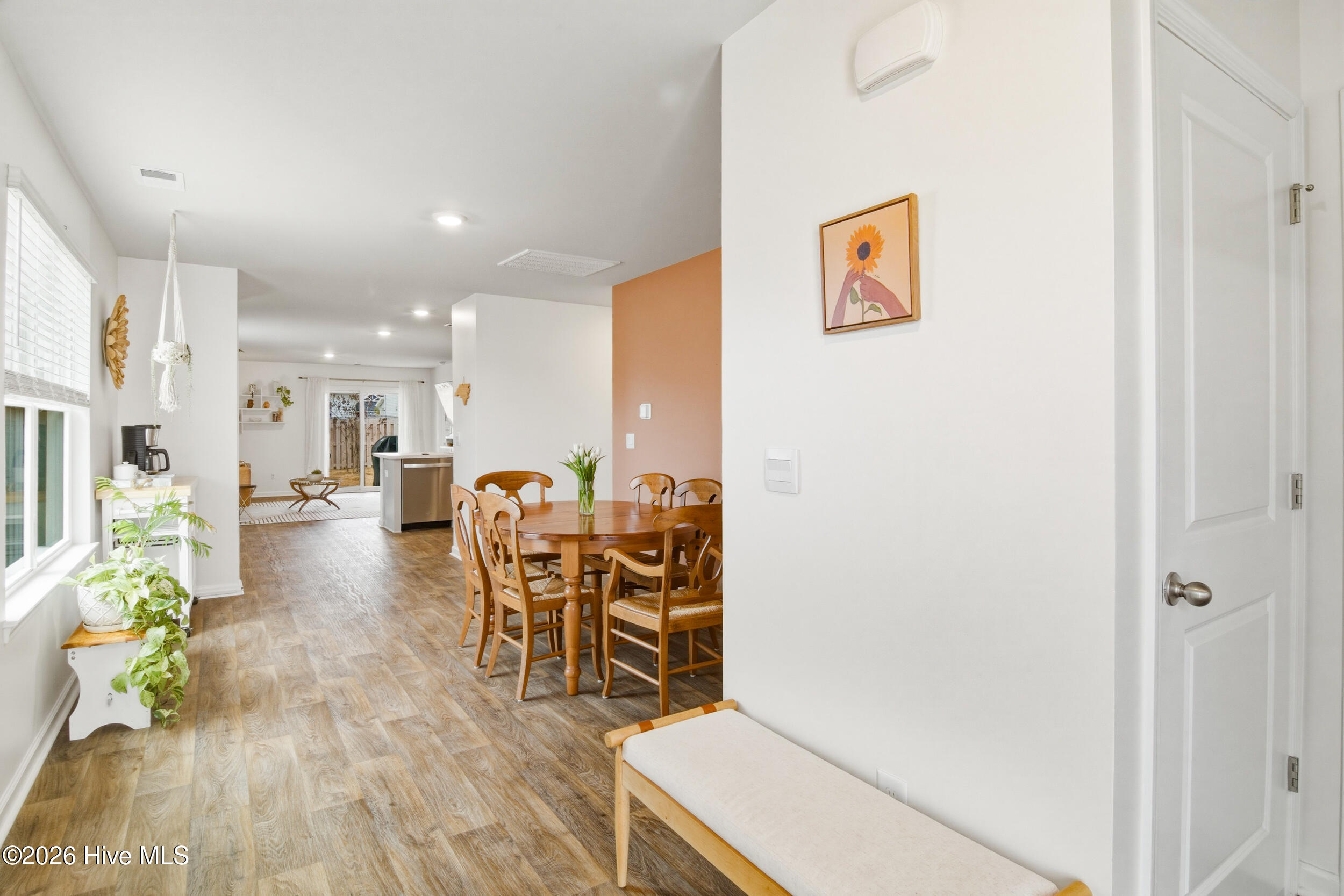 100555979 | Photo 12