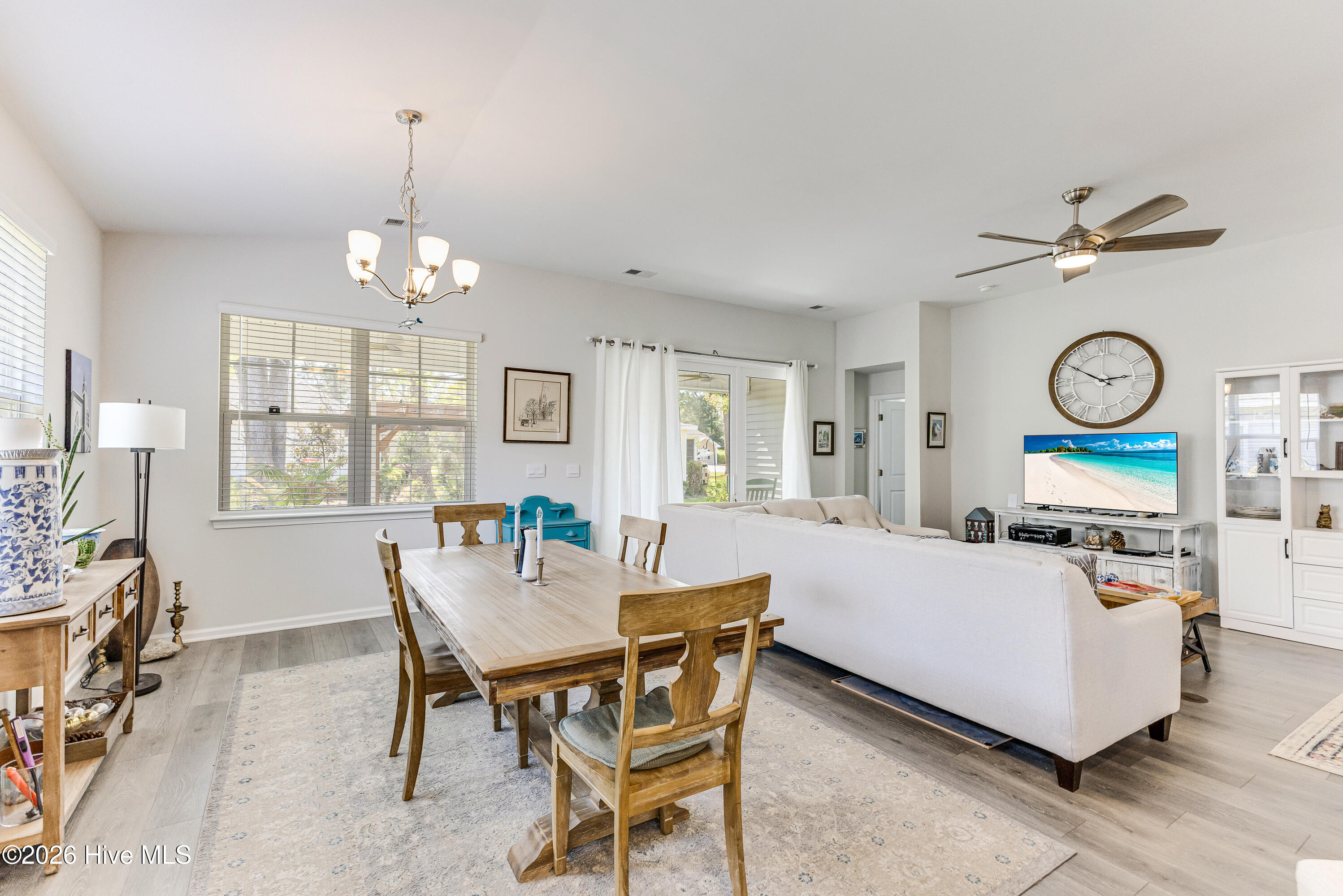 100564699 | Photo 12