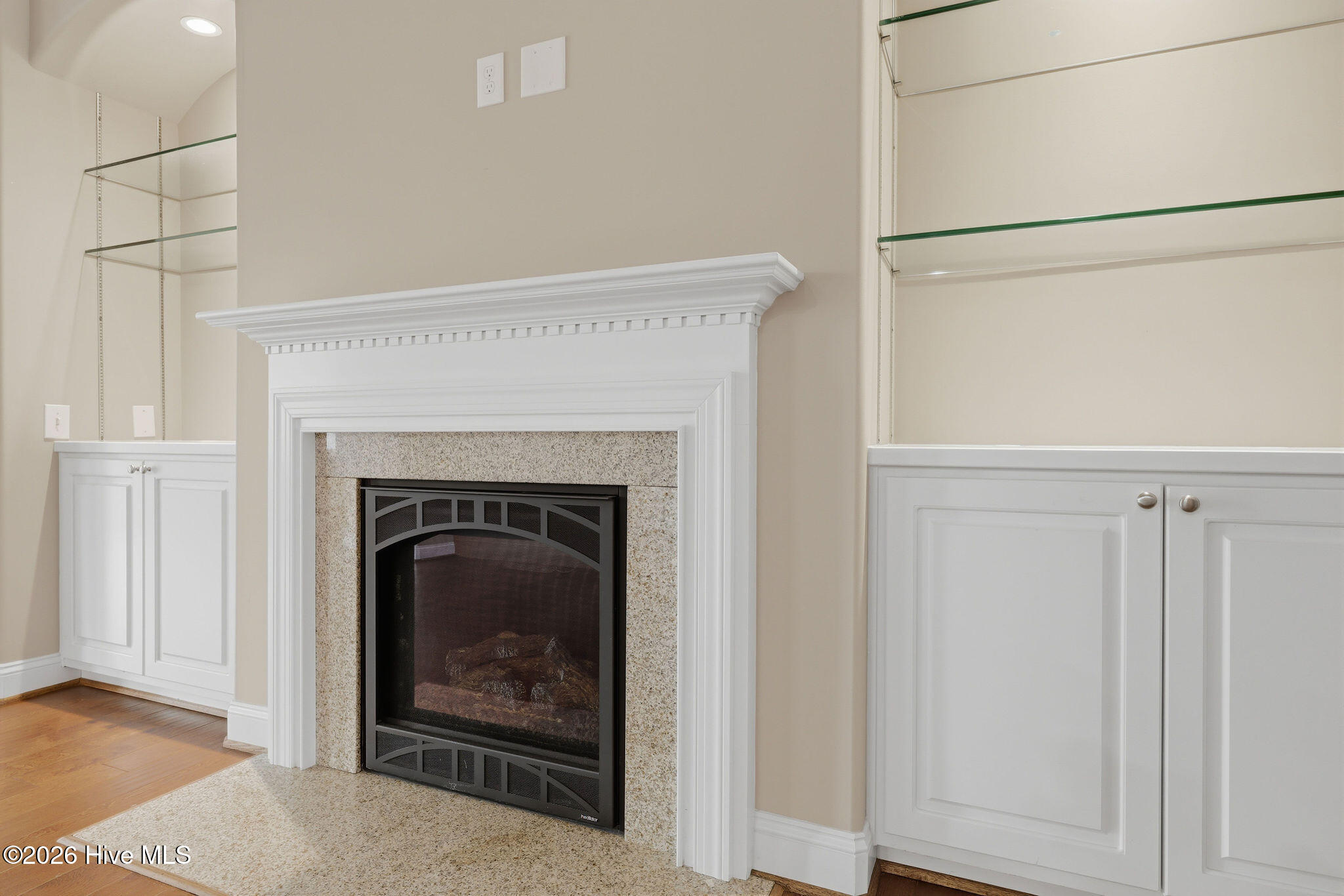 100518693 | Photo 15