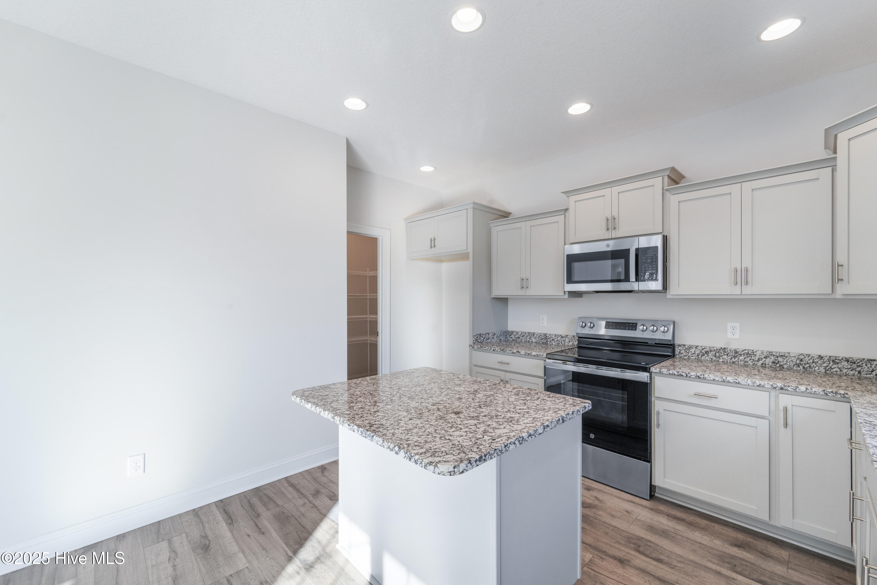 100507154 | Photo 11