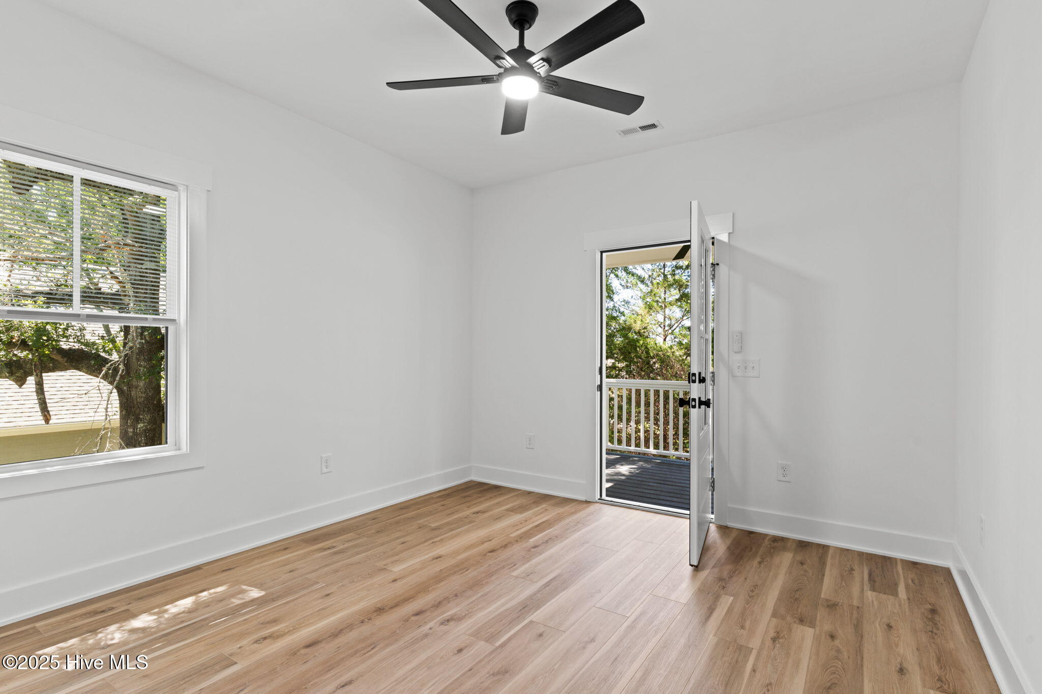 100529099 | Photo 35