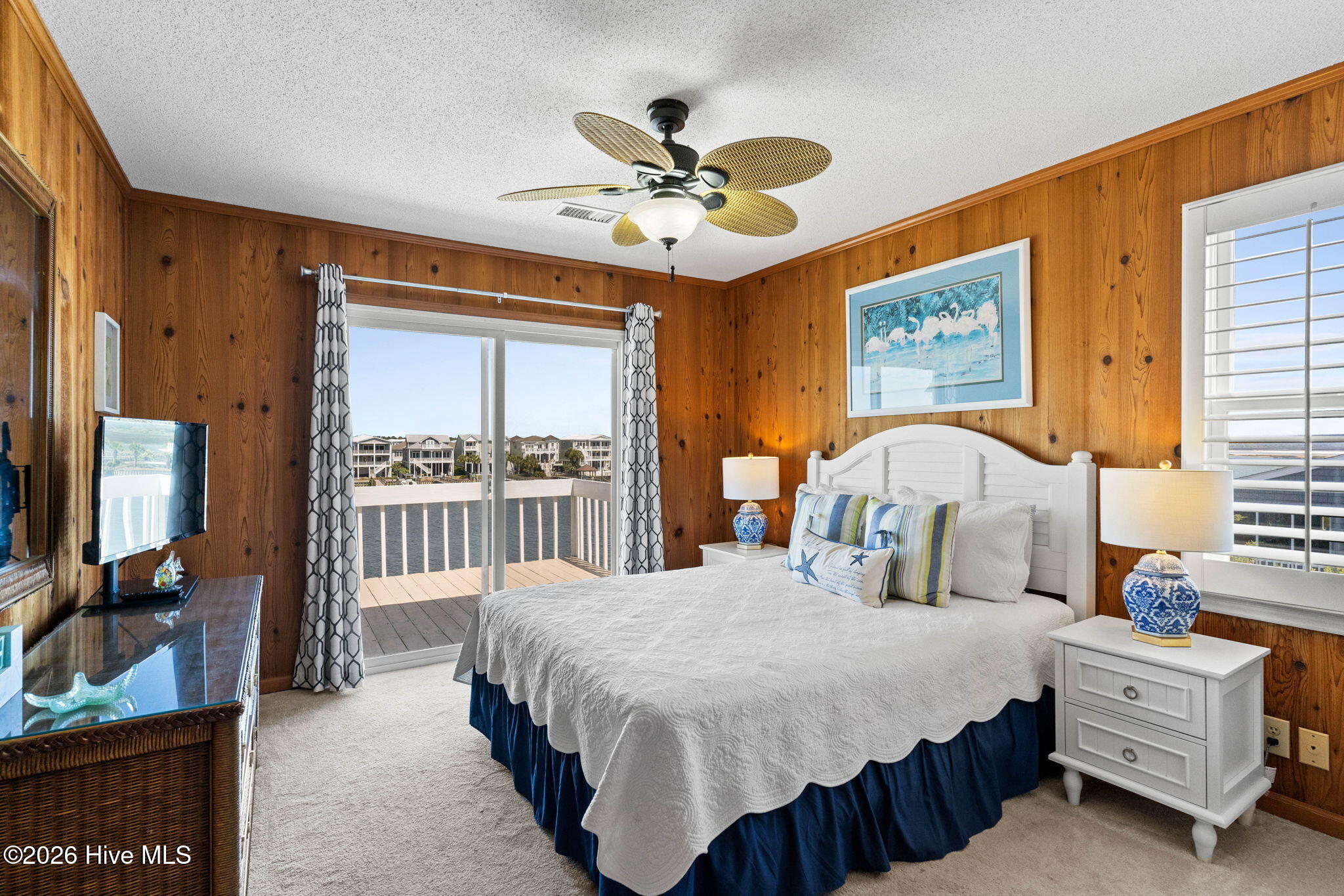 100566537 | Photo 41