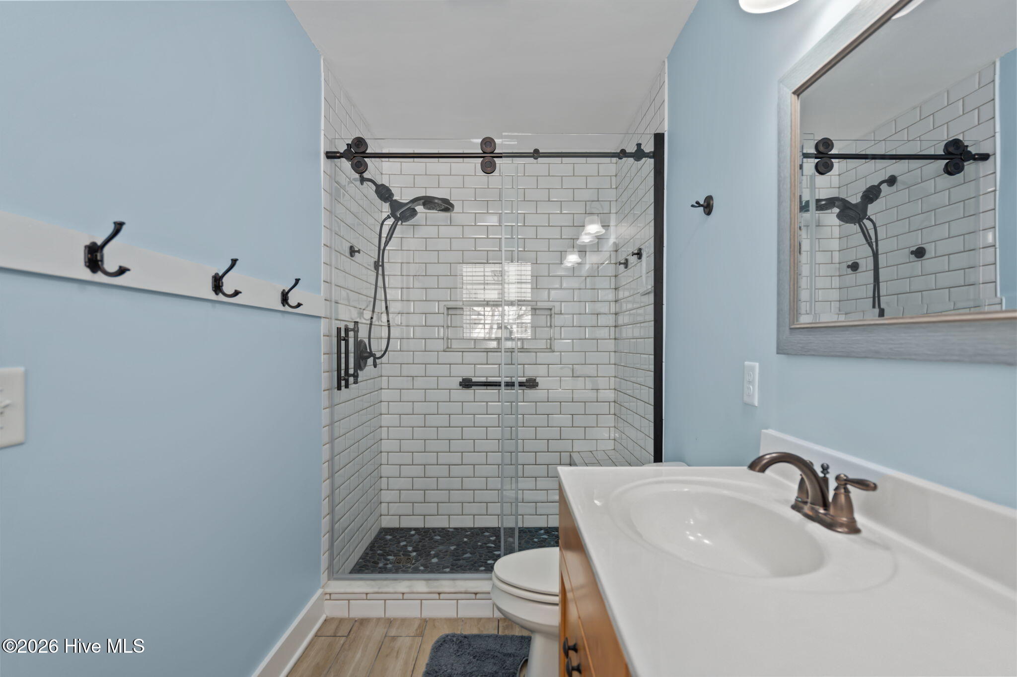 100559197 | Photo 47