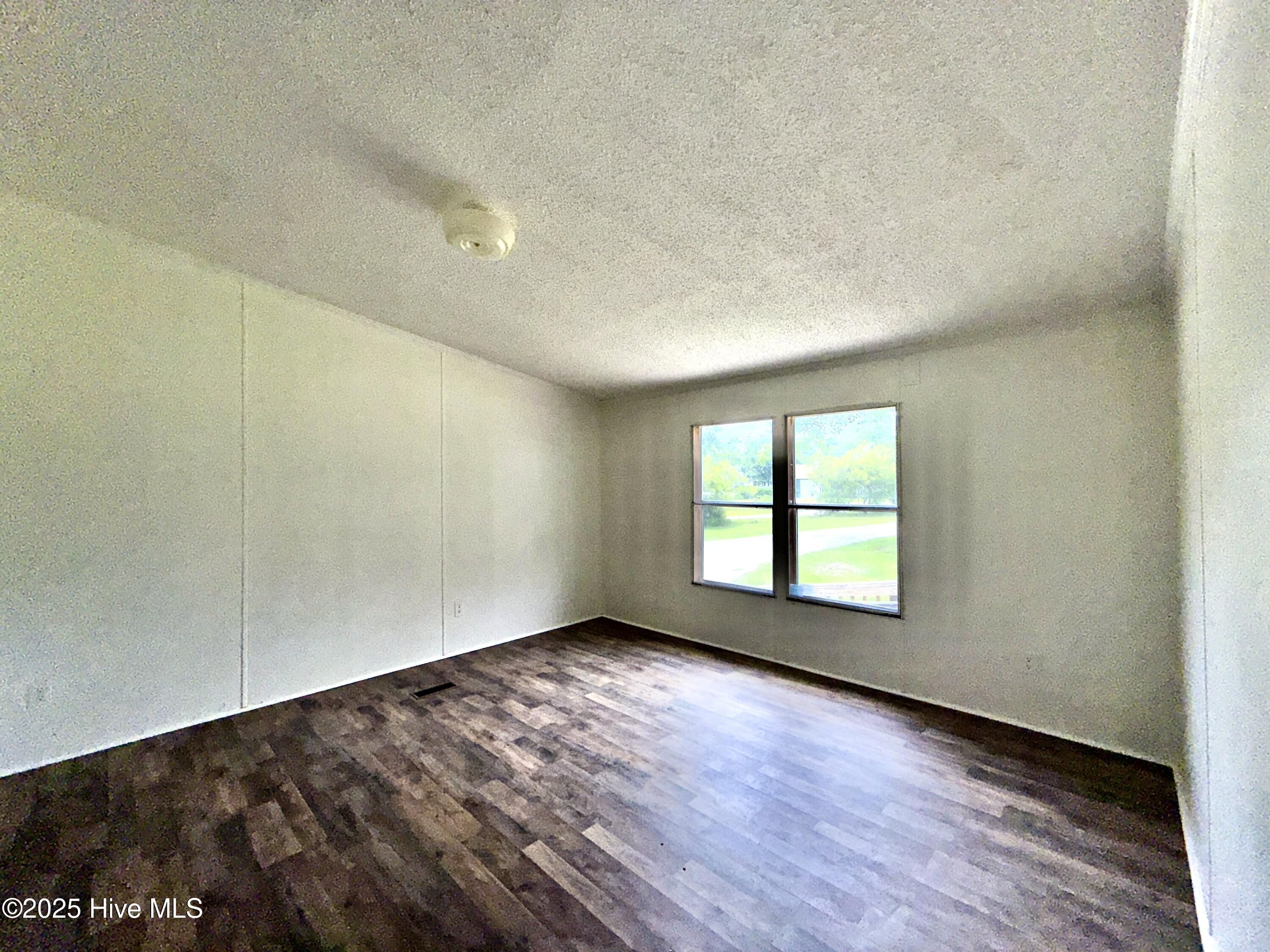 100515602 | Photo 12