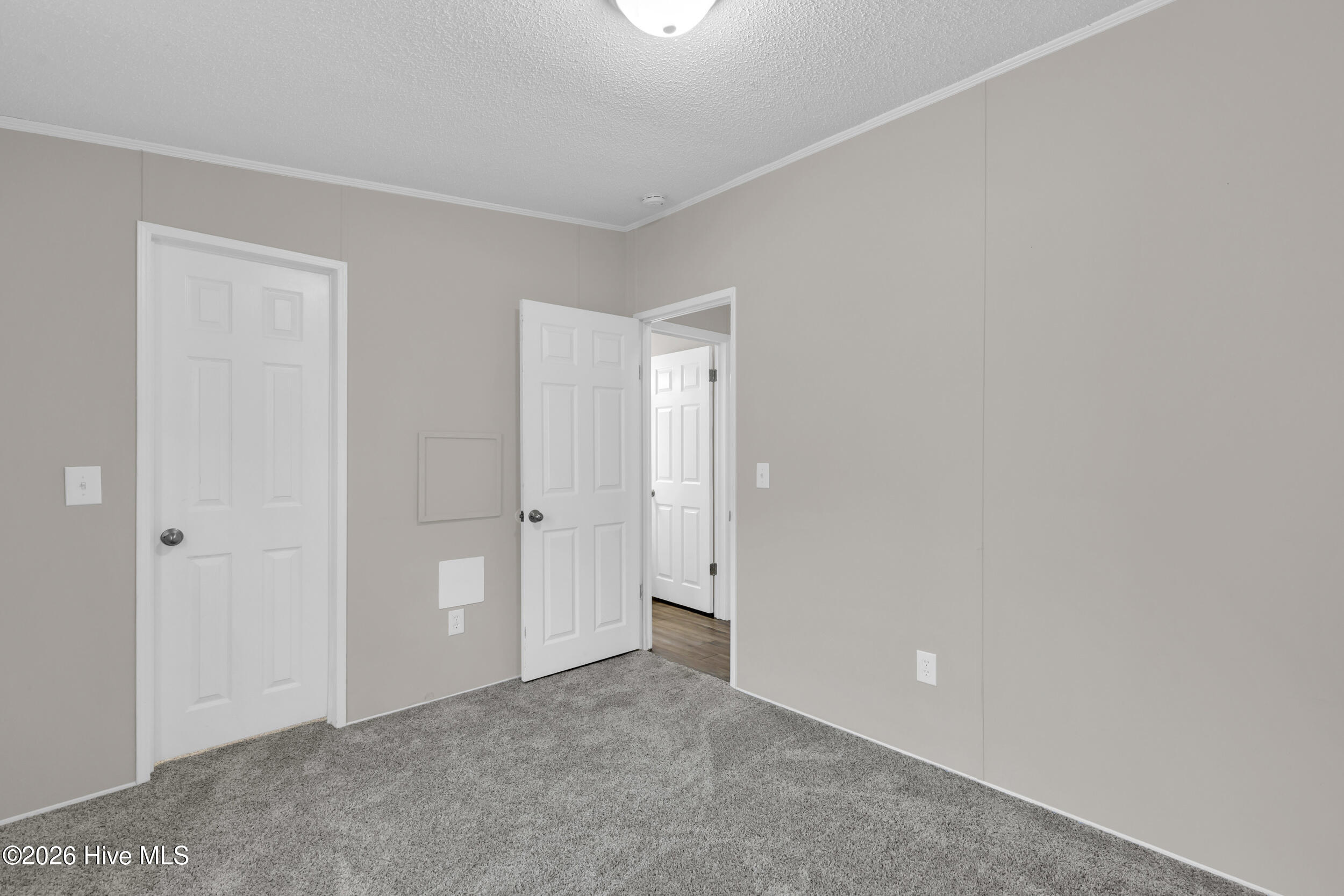 100550354 | Photo 26