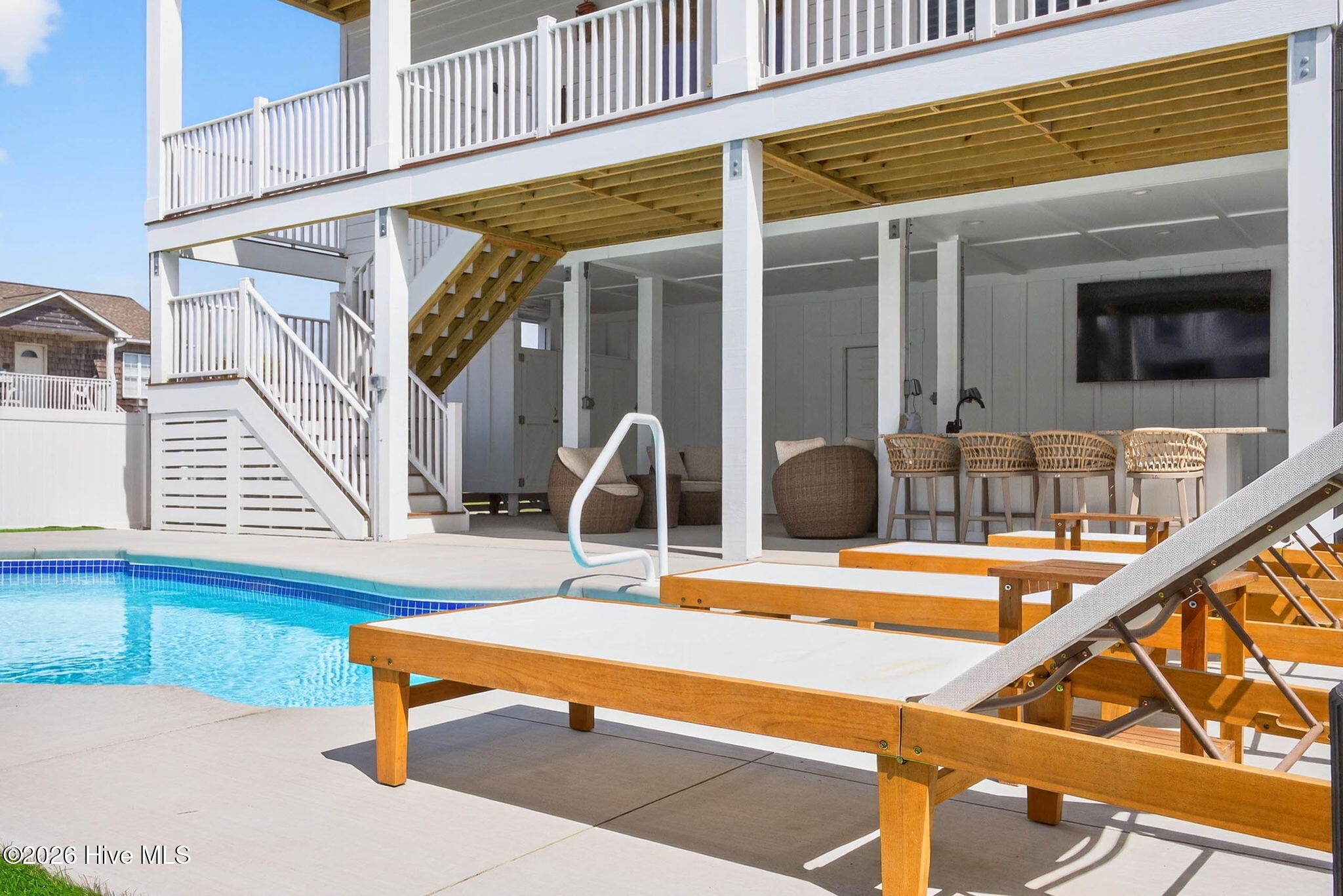 100560531 | Photo 40