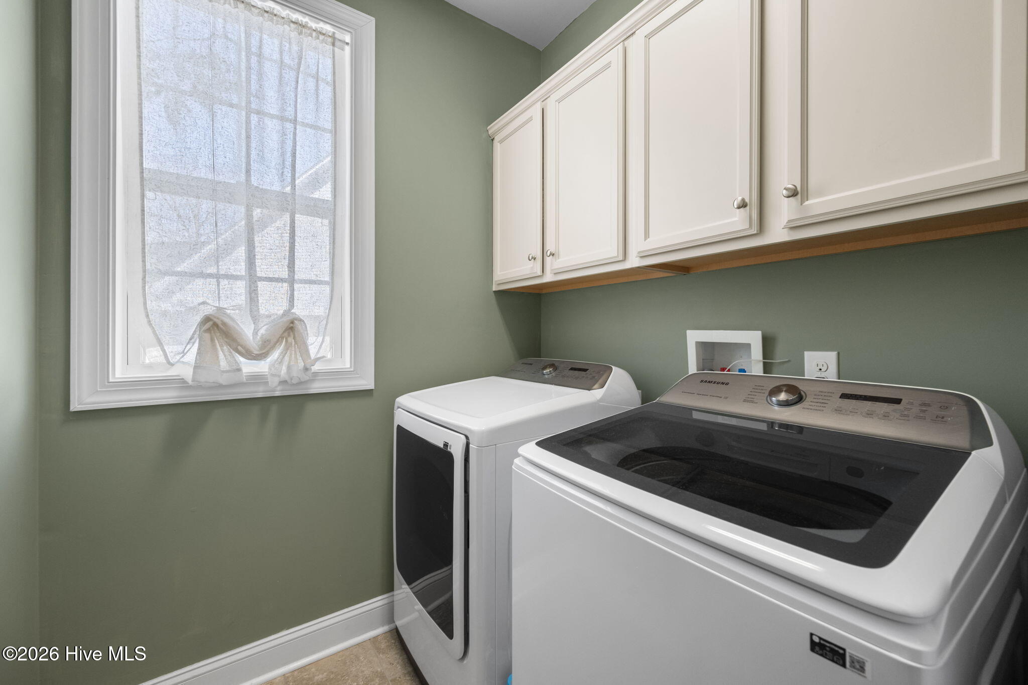 100553408 | Photo 15