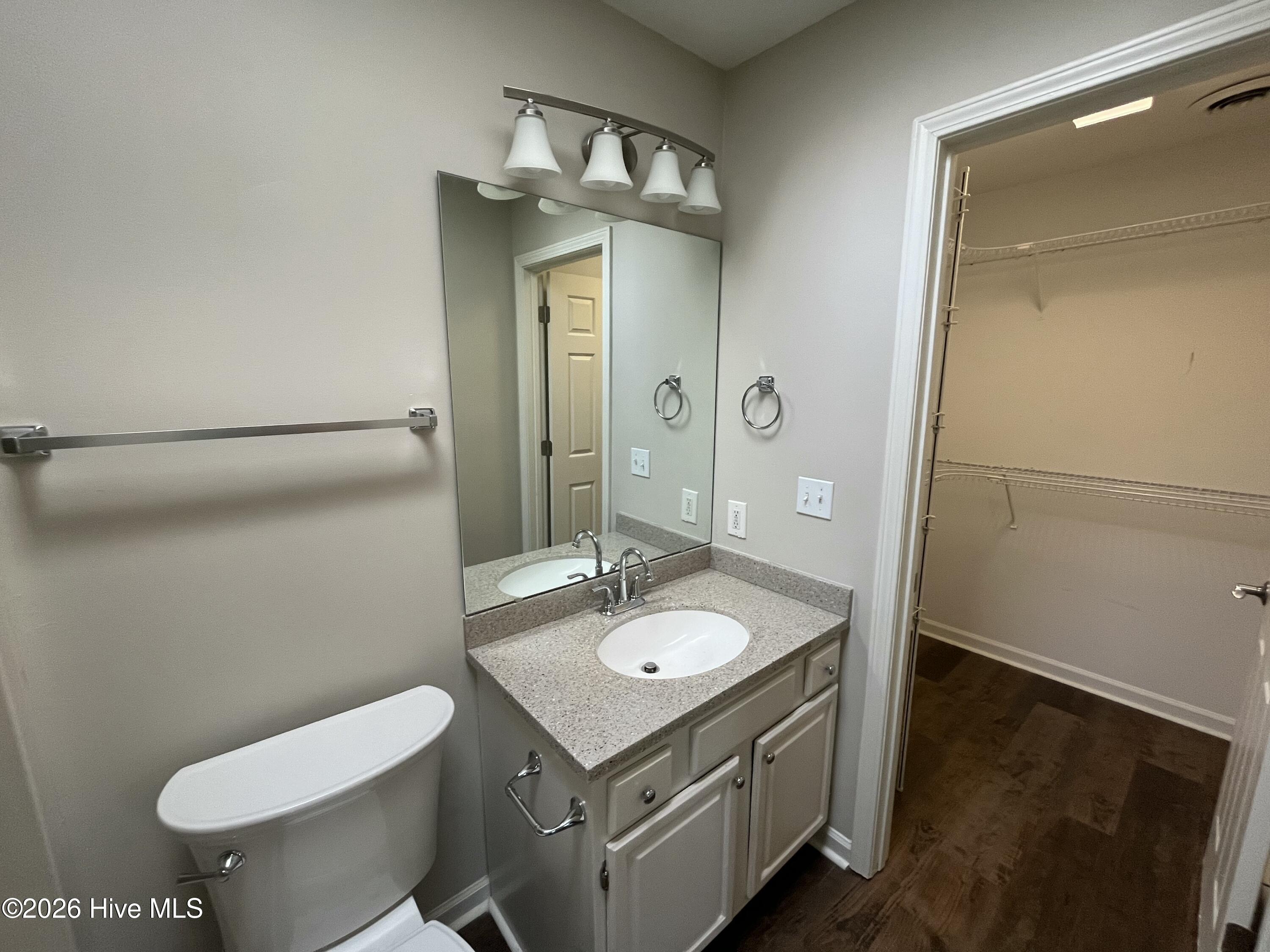 100565460 | Photo 13