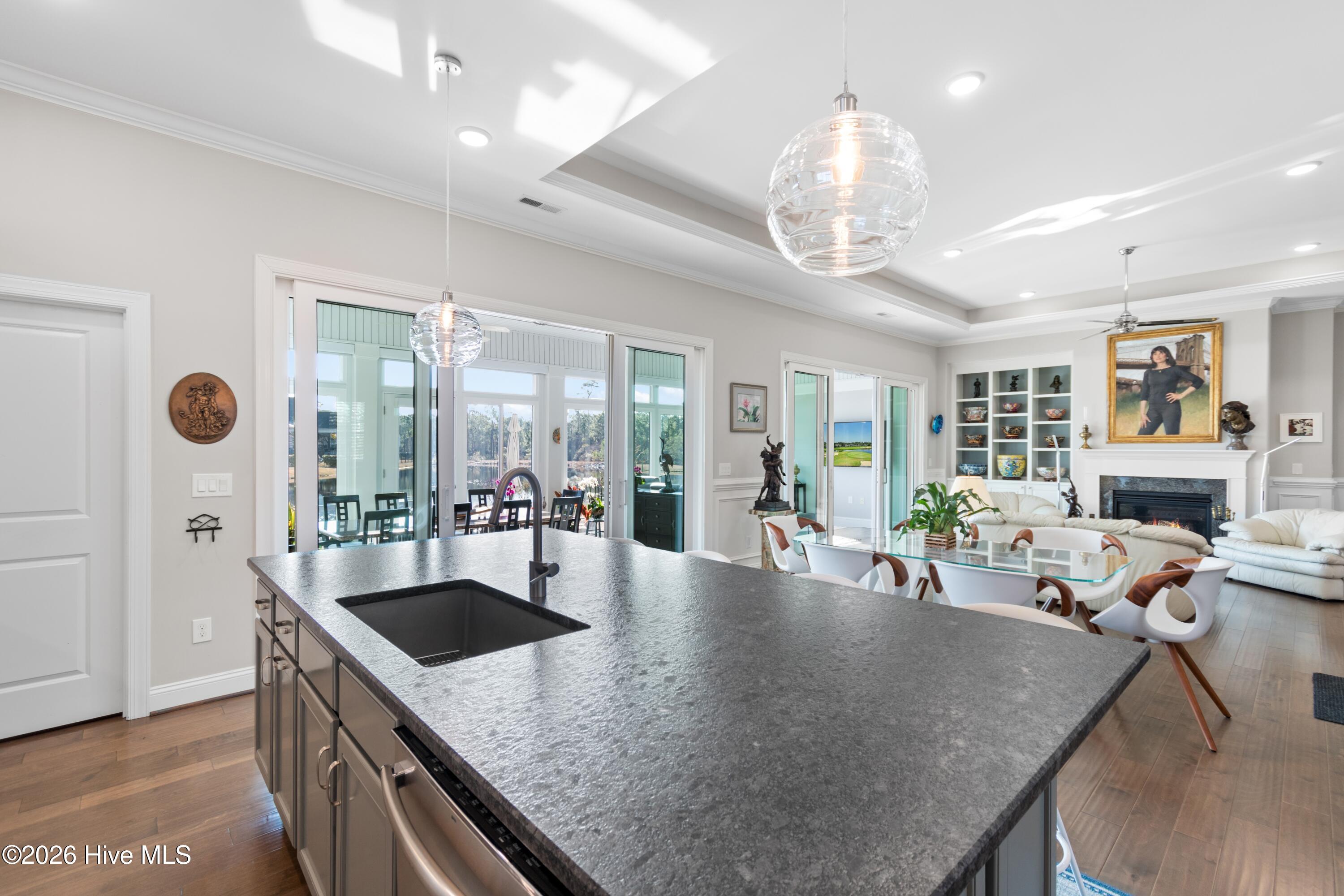 100560288 | Photo 30