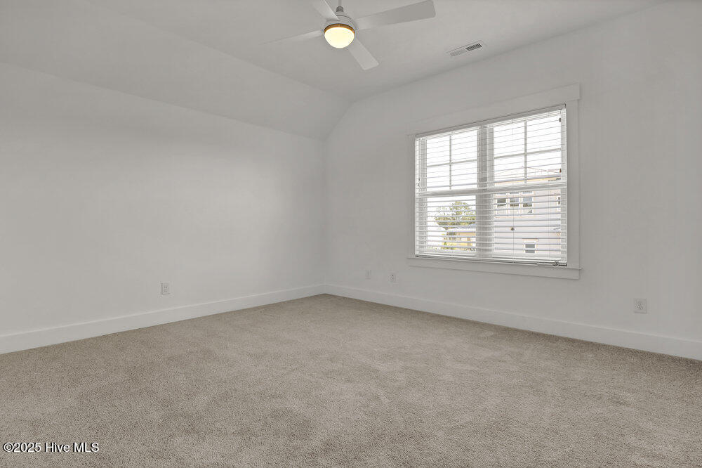 100518047 | Photo 33