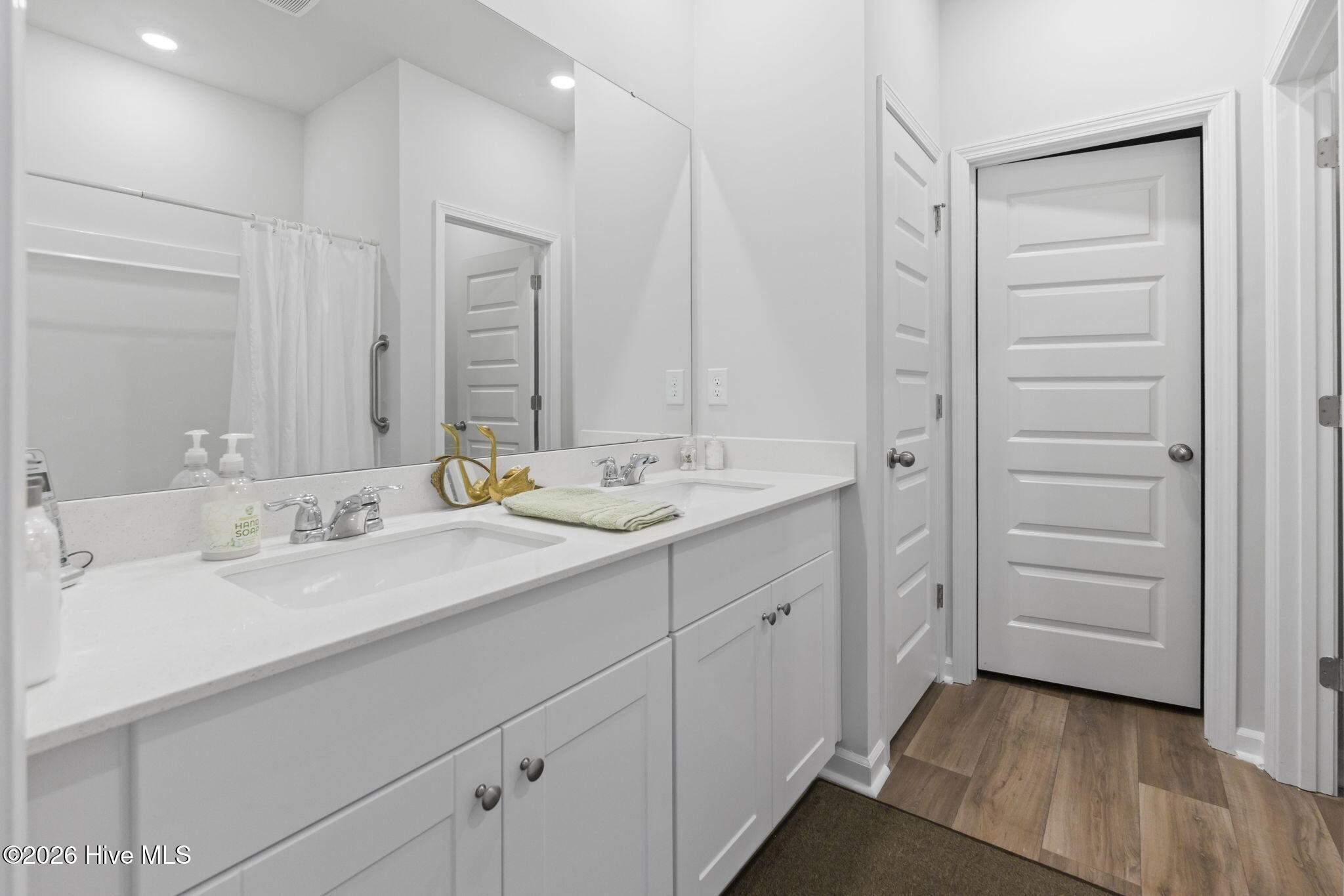 100553971 | Photo 12