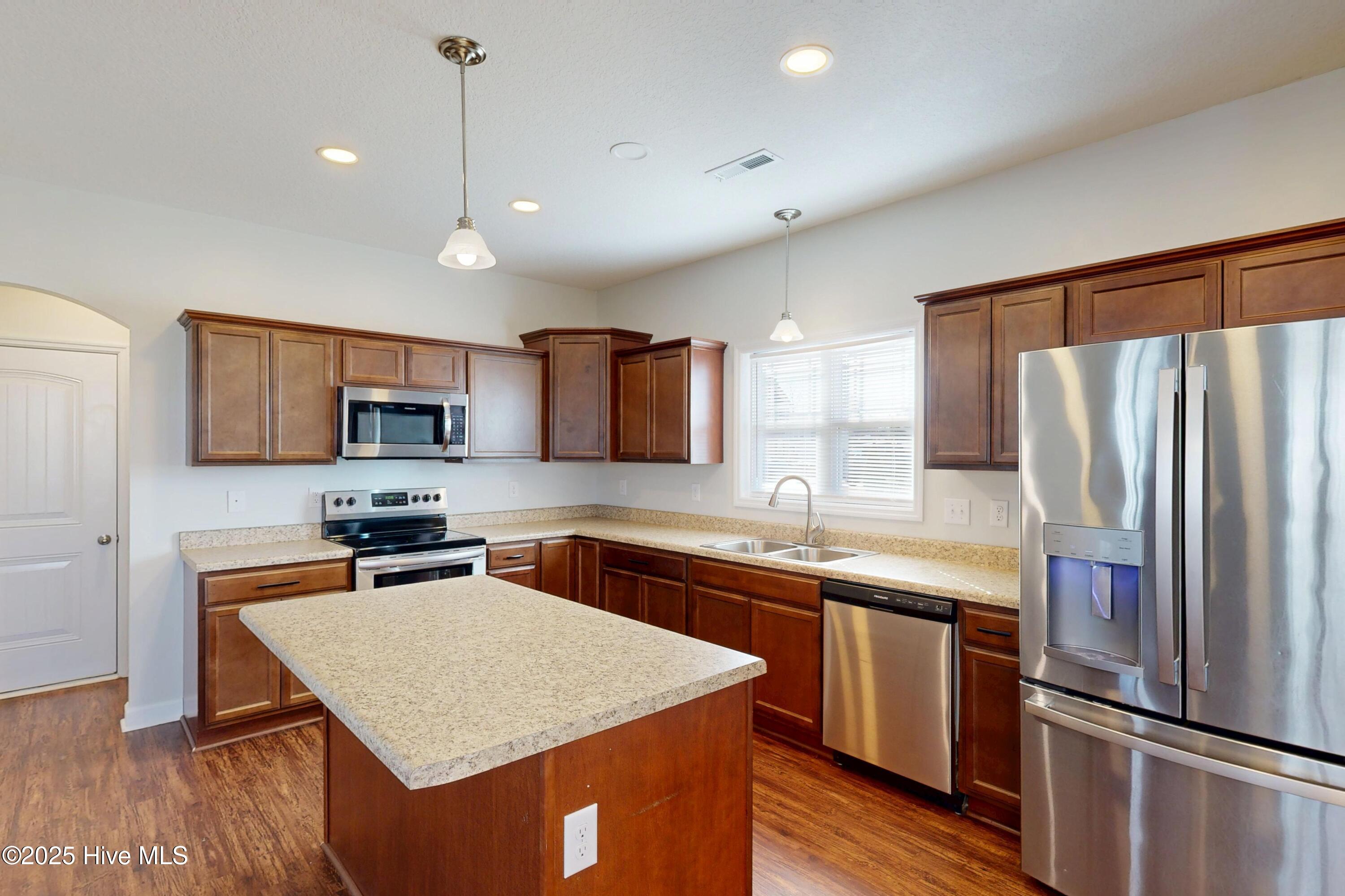 100545262 | Photo 13