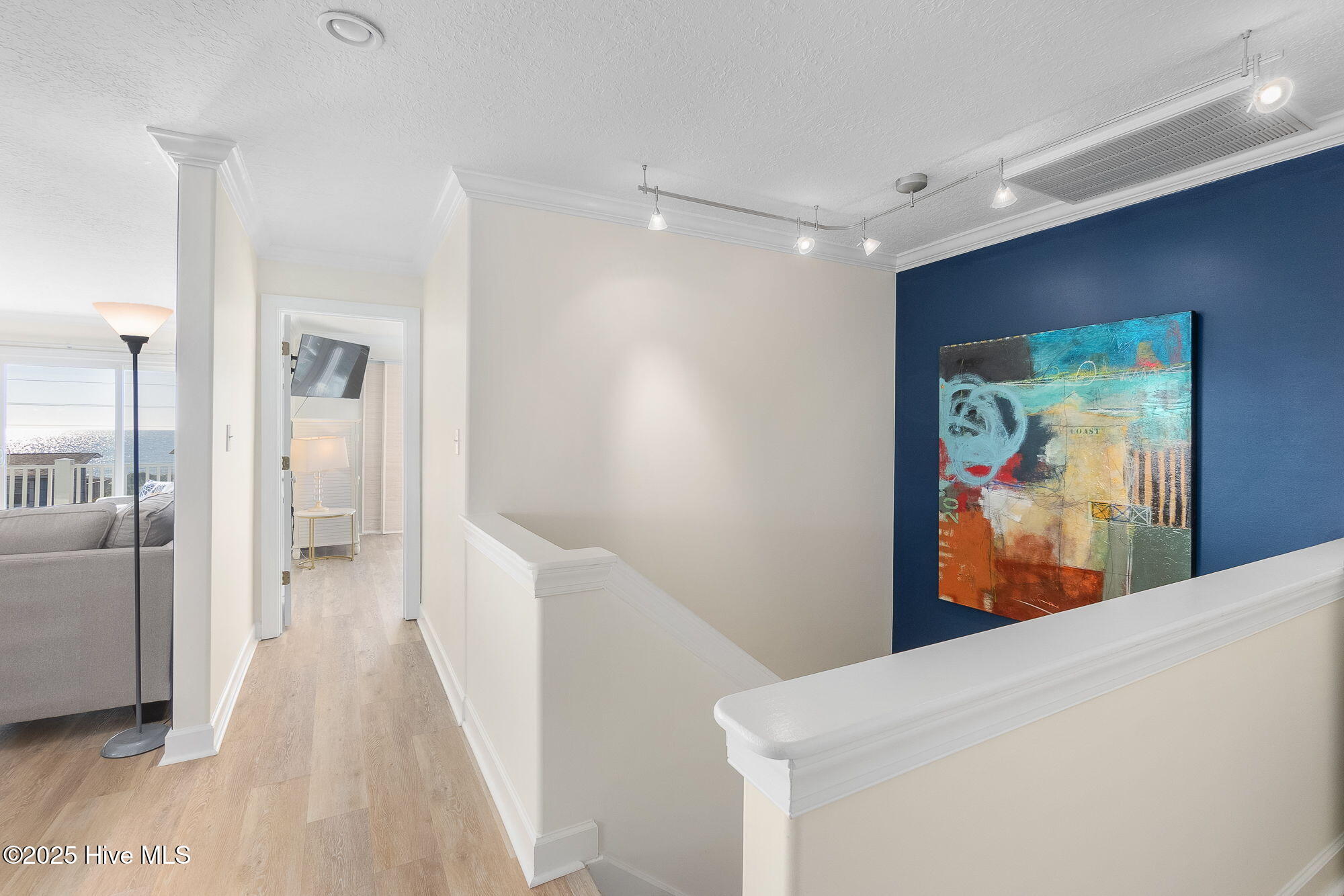 100544020 | Photo 12