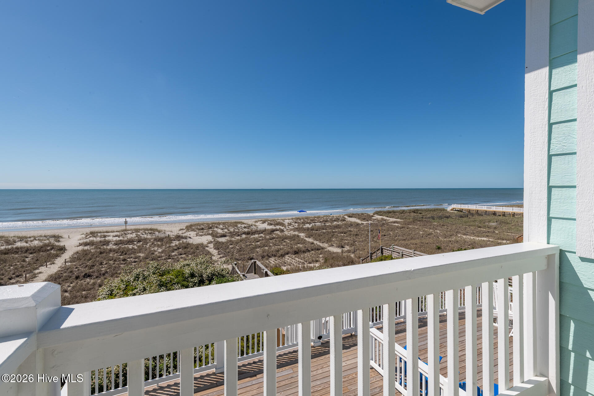 100568096 | Photo 52