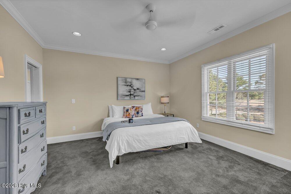 100558006 | Photo 38