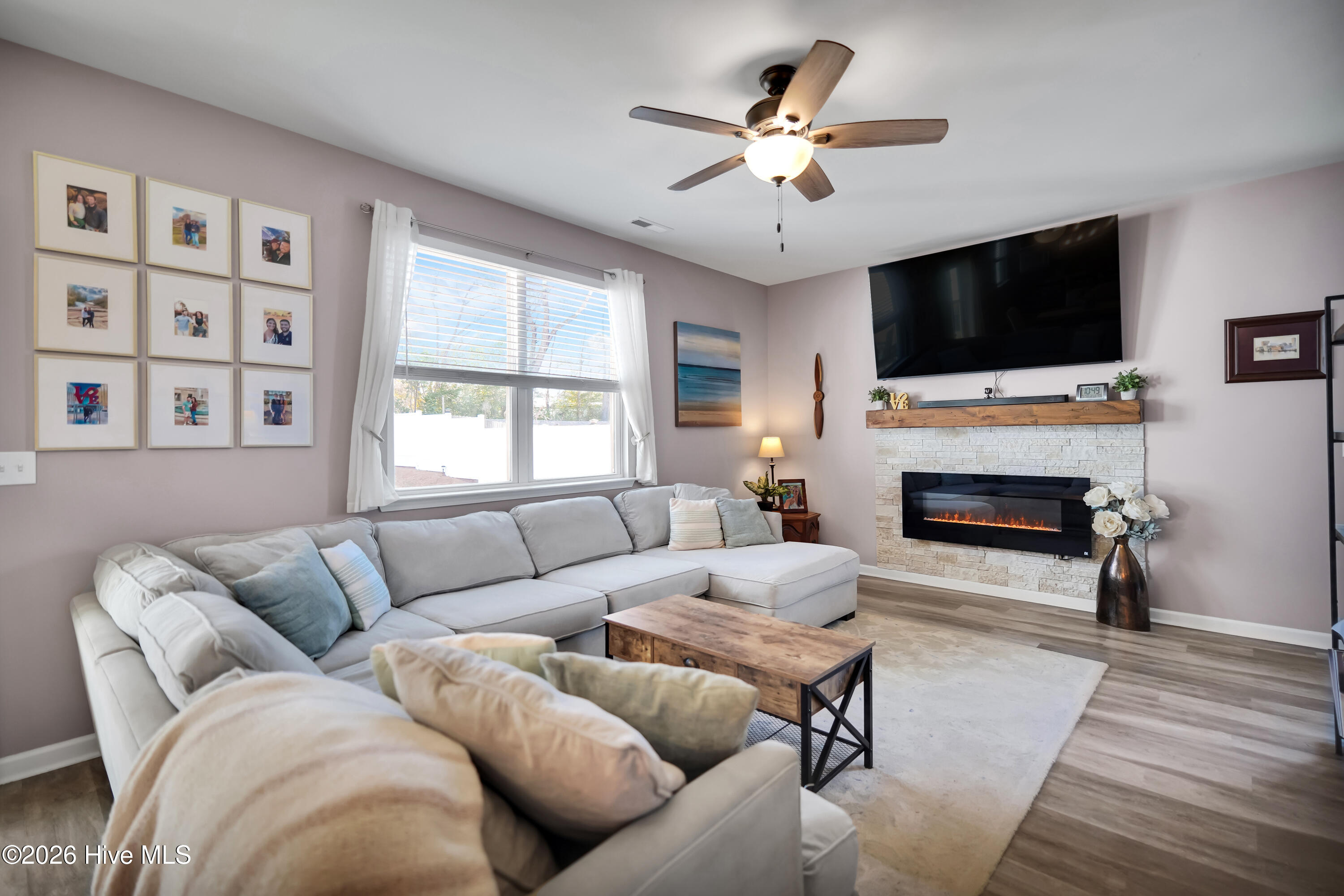 100548211 | Photo 13