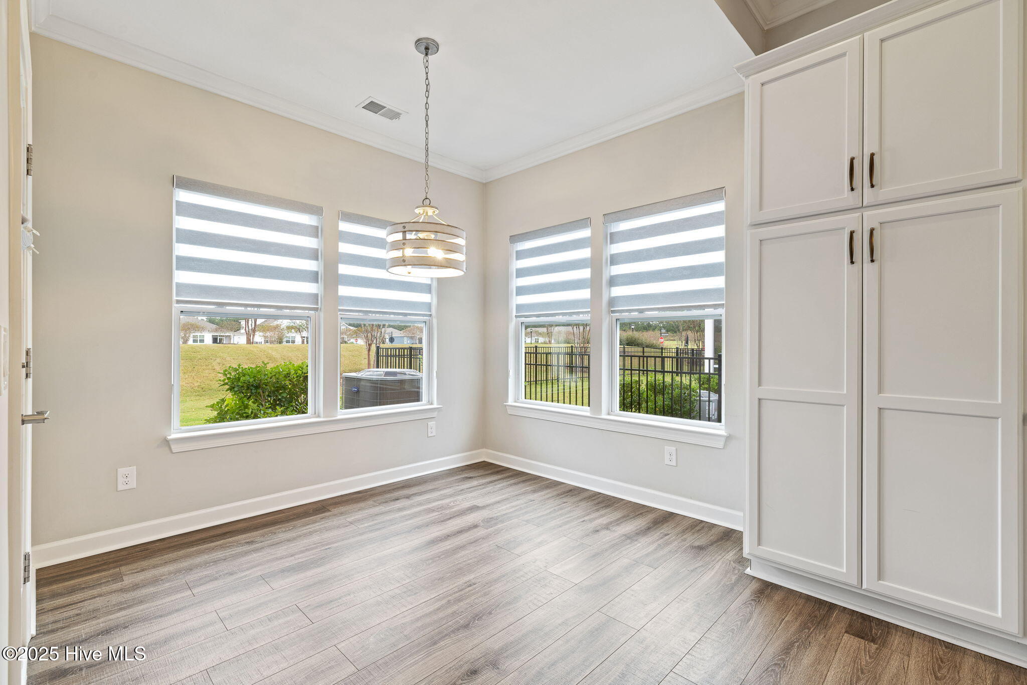 100534231 | Photo 24