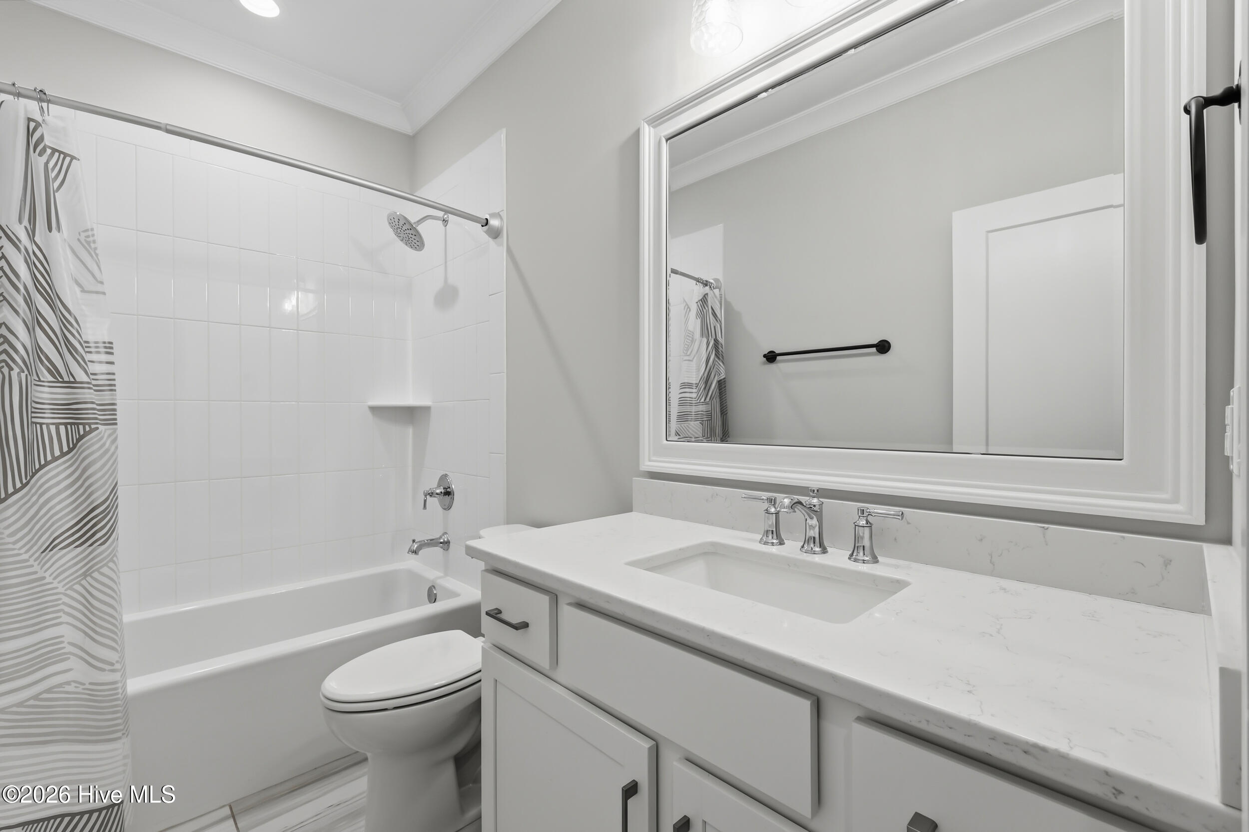 100551729 | Photo 33