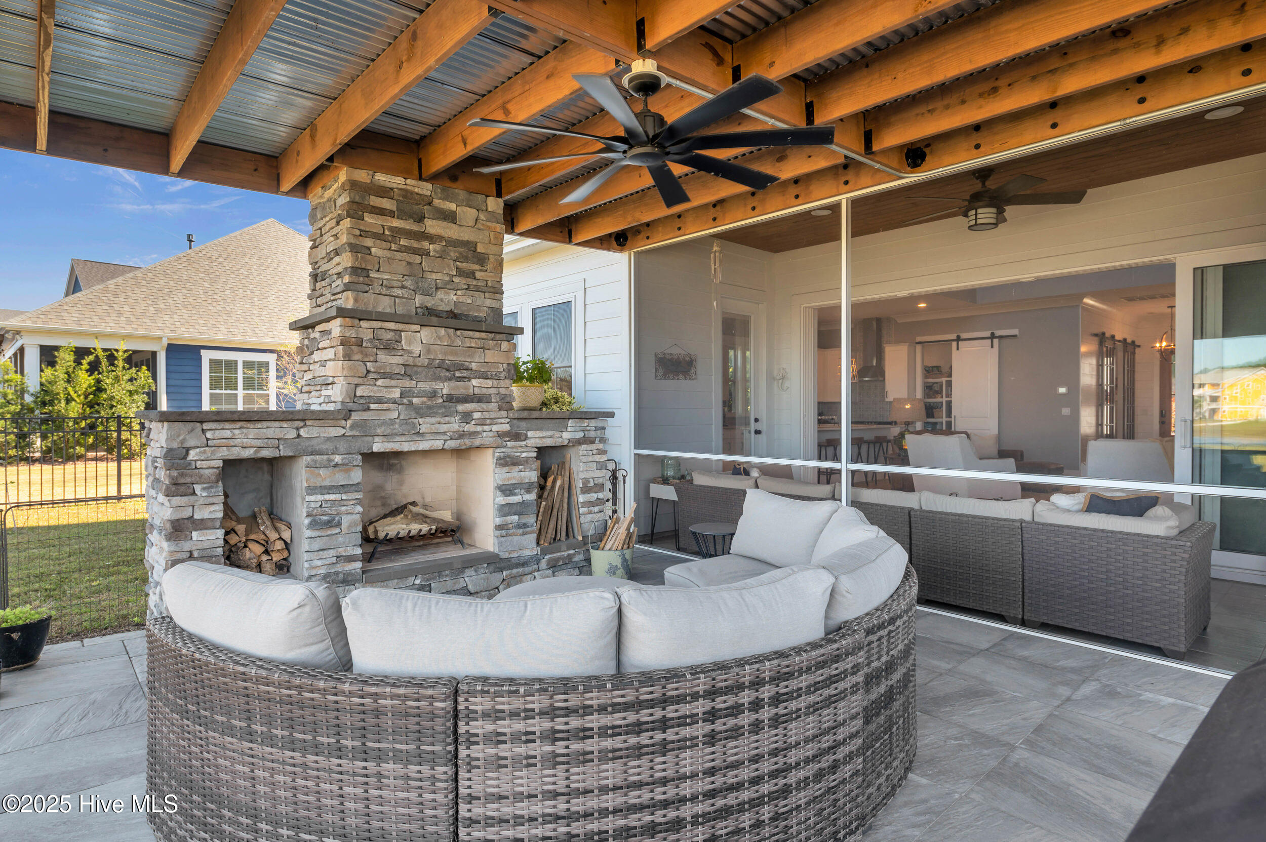 100543268 | Photo 47