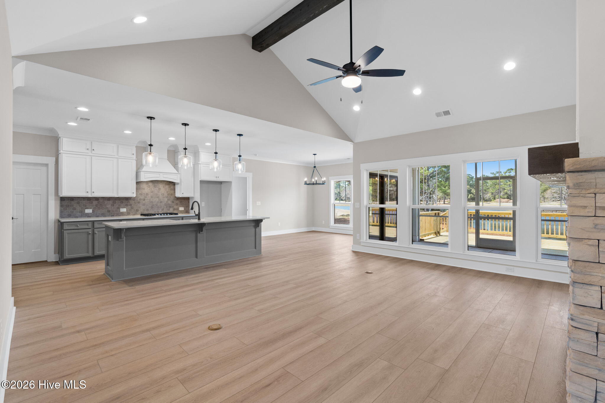 100537581 | Photo 66