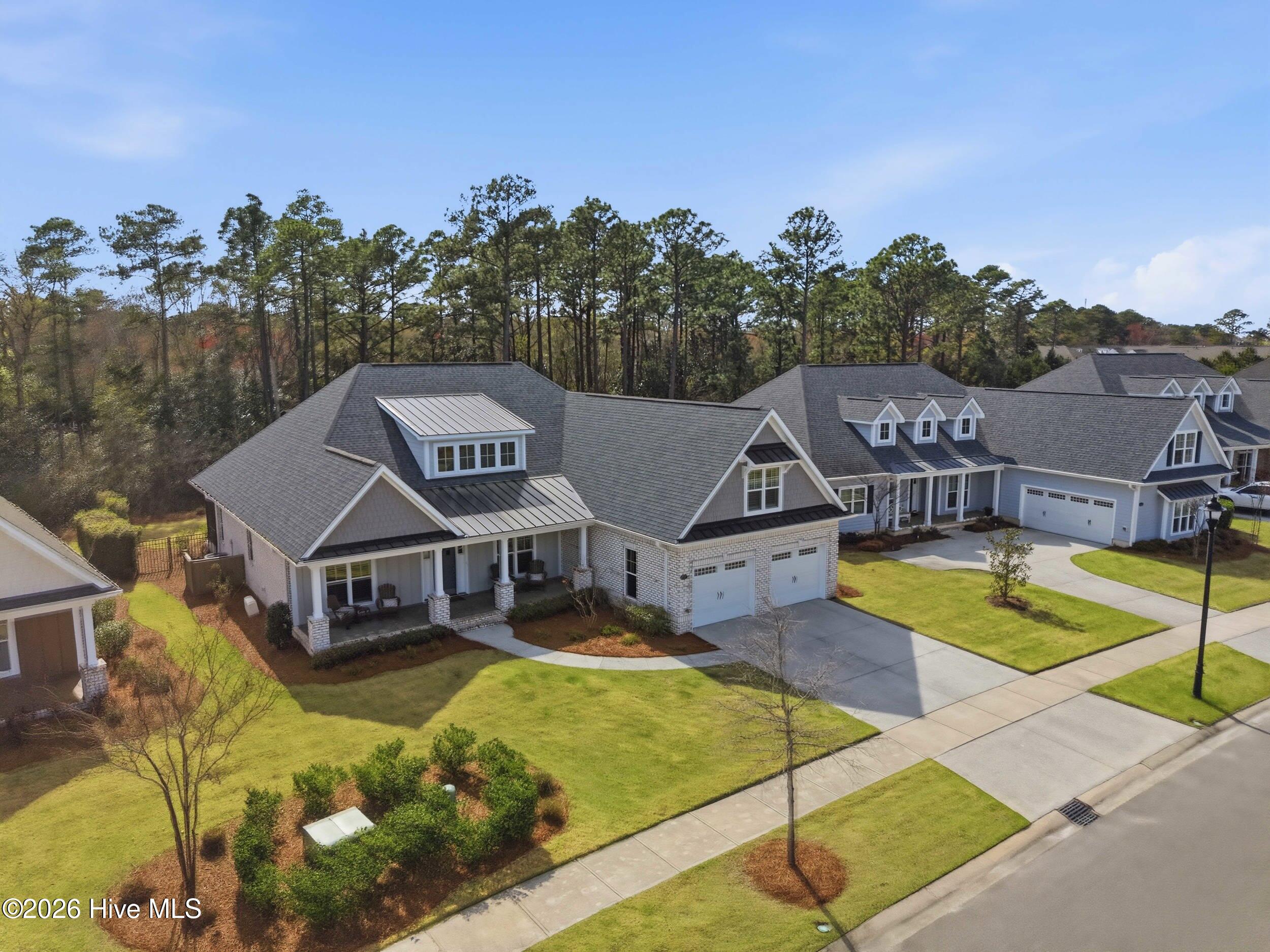 100561233 | Photo 52