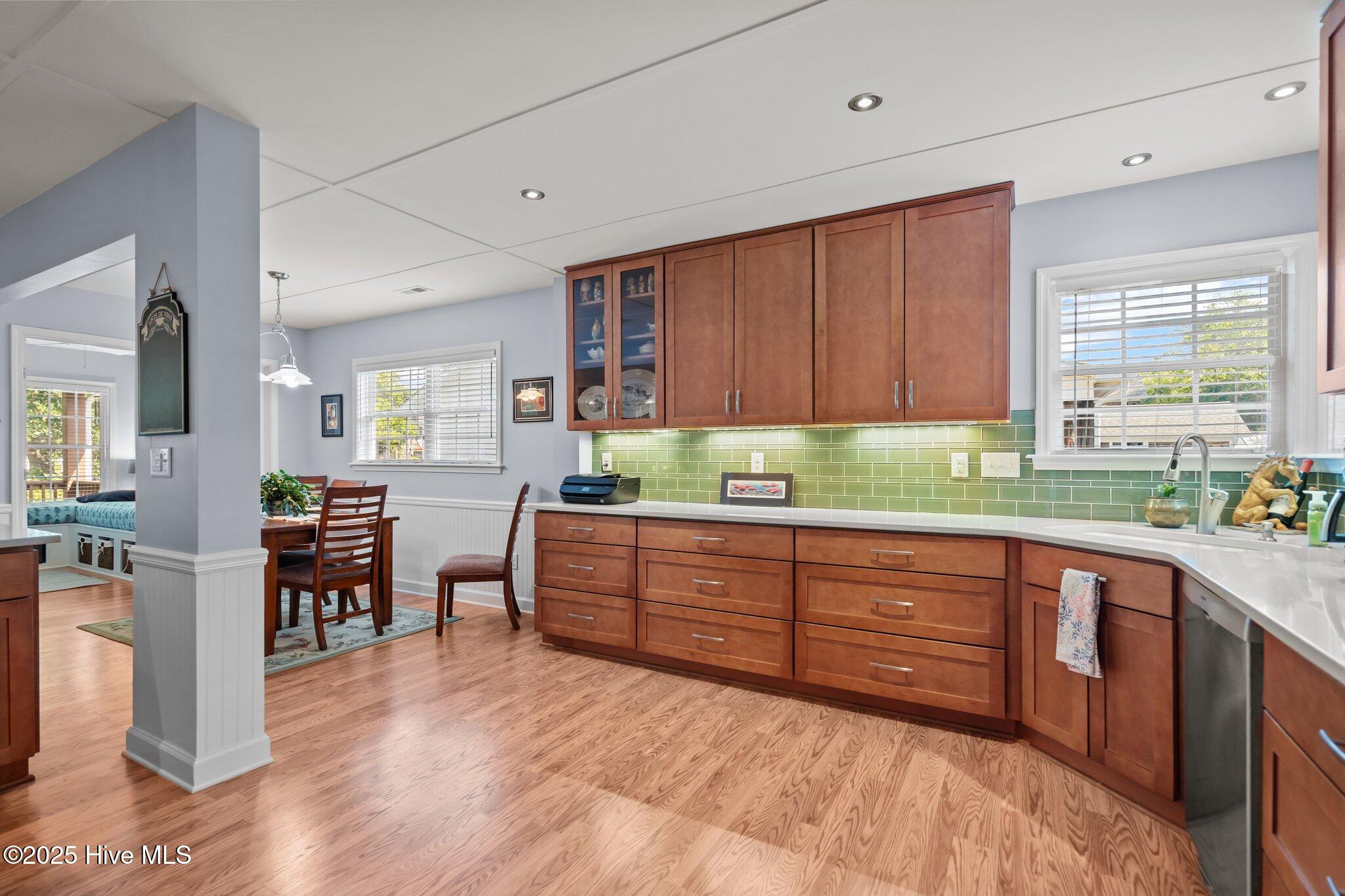 100516795 | Photo 22