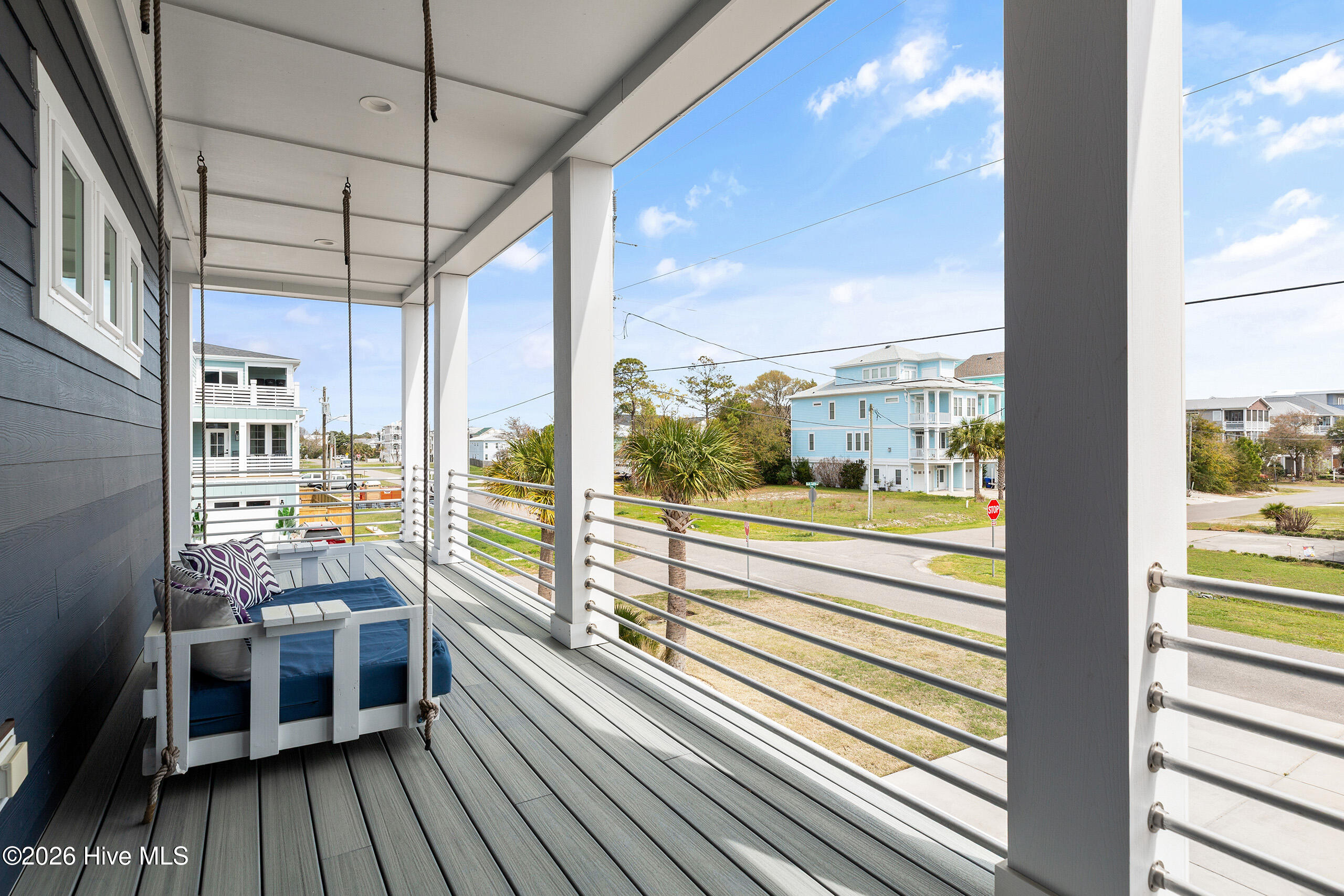 100562975 | Photo 51