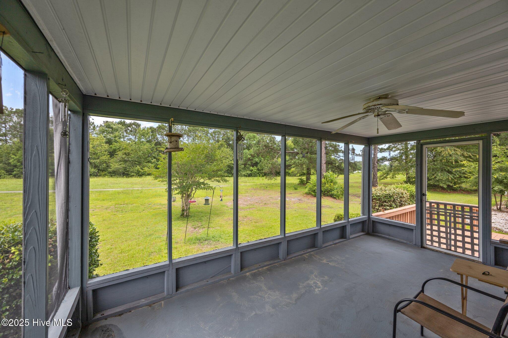 100514117 | Photo 24