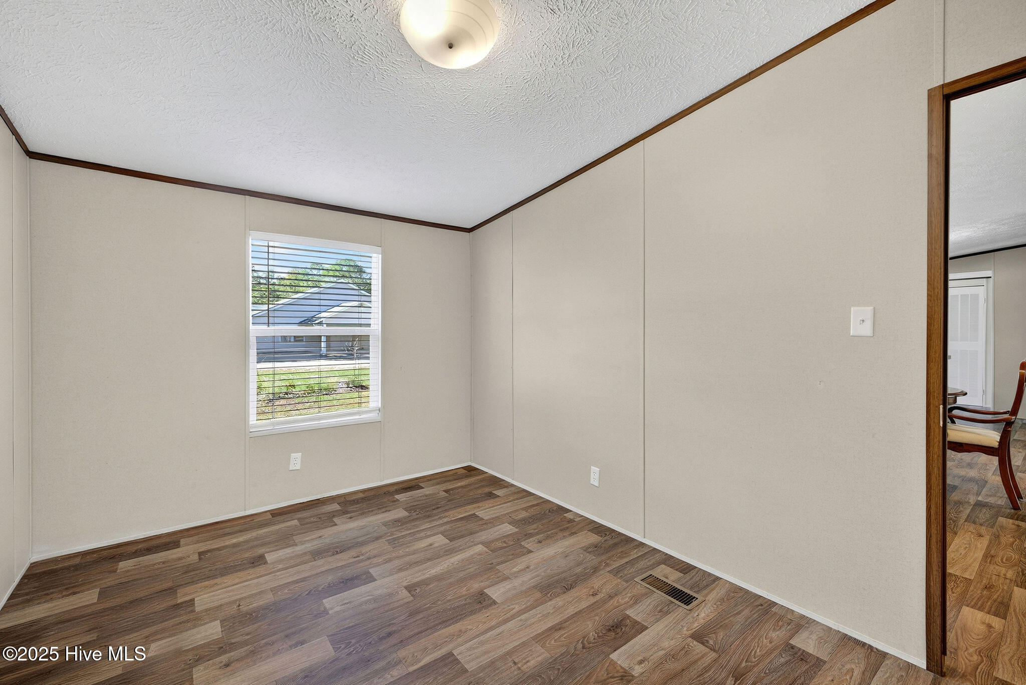 100537876 | Photo 35