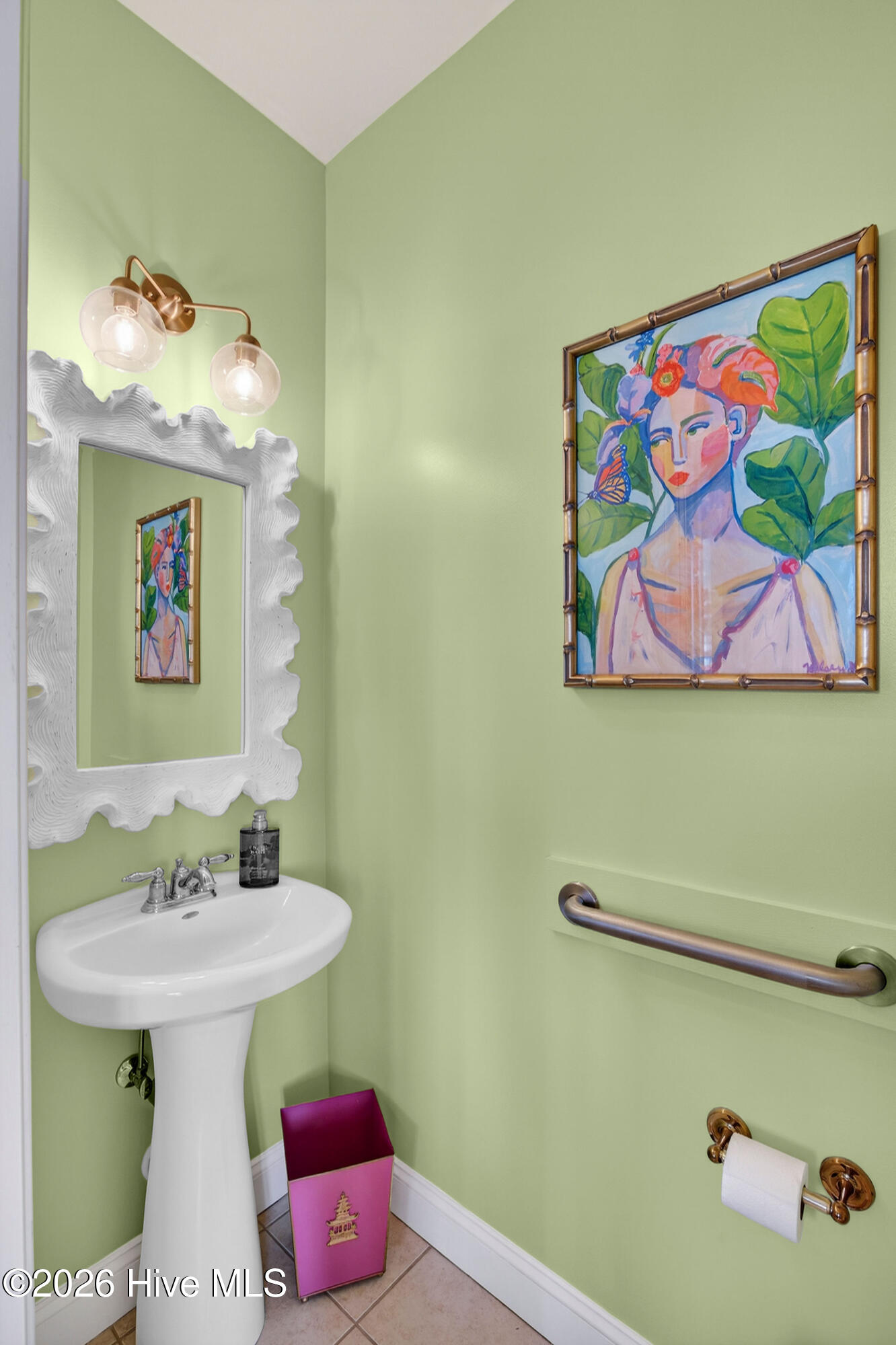 100558611 | Photo 44