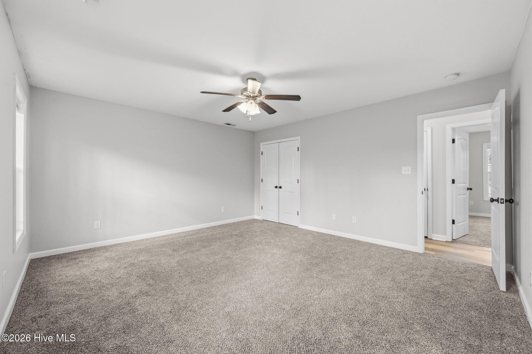 100558814 | Photo 18