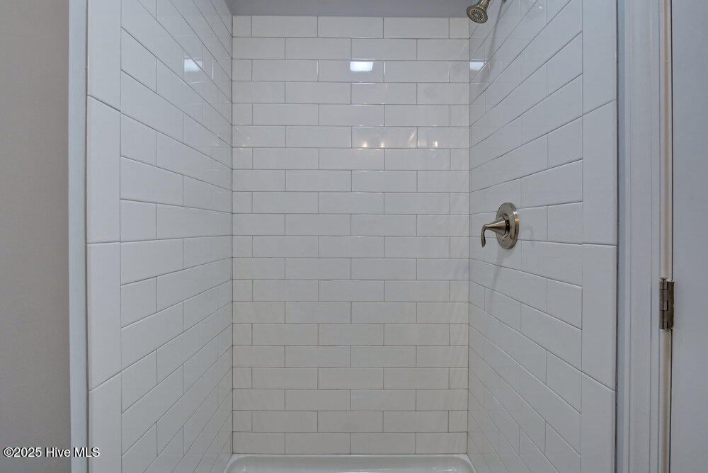 100533564 | Photo 29