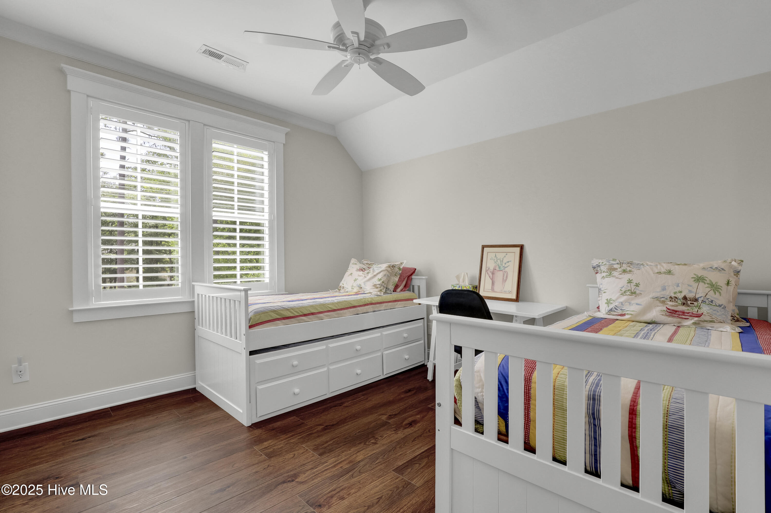 100523529 | Photo 31