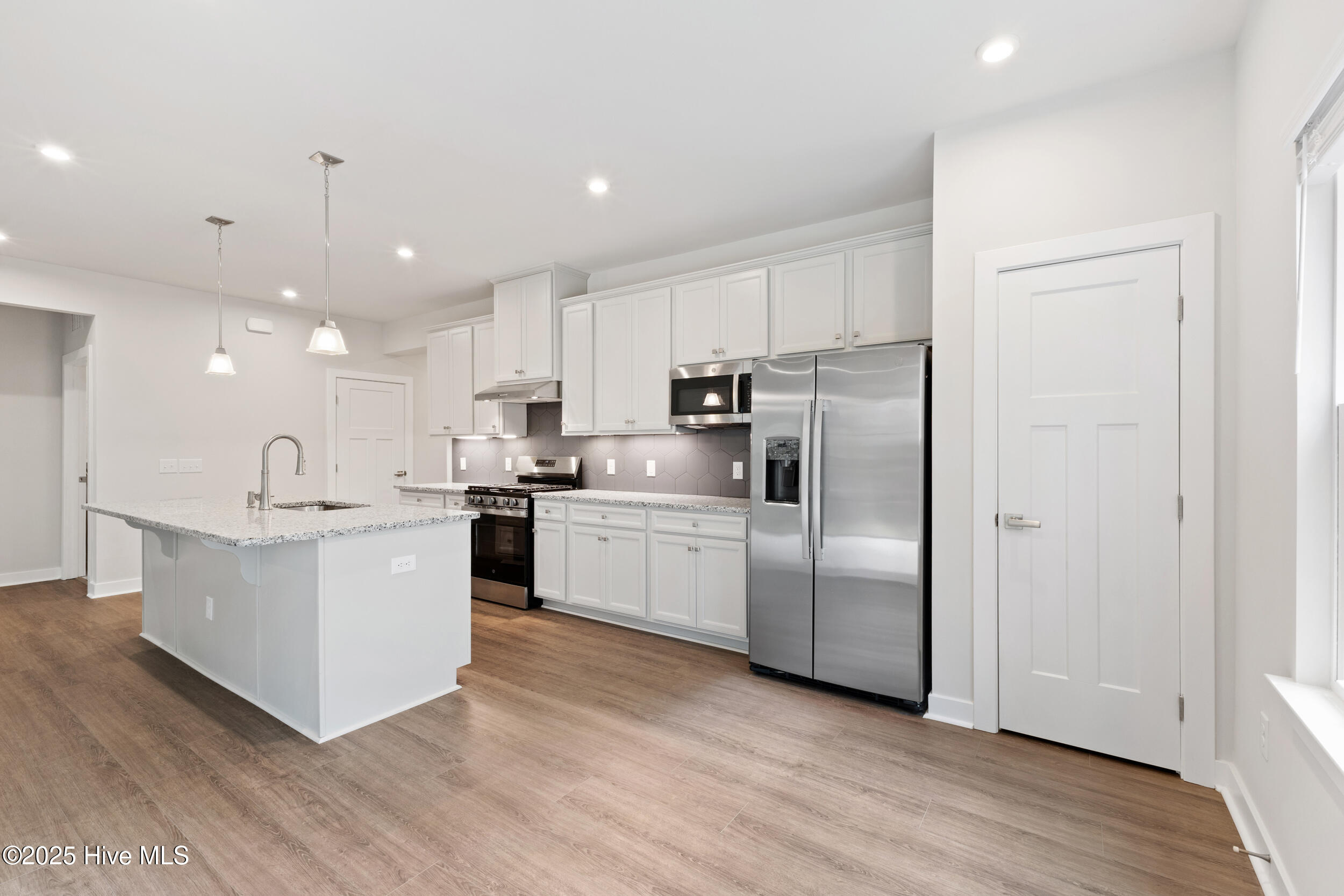 100530232 | Photo 11