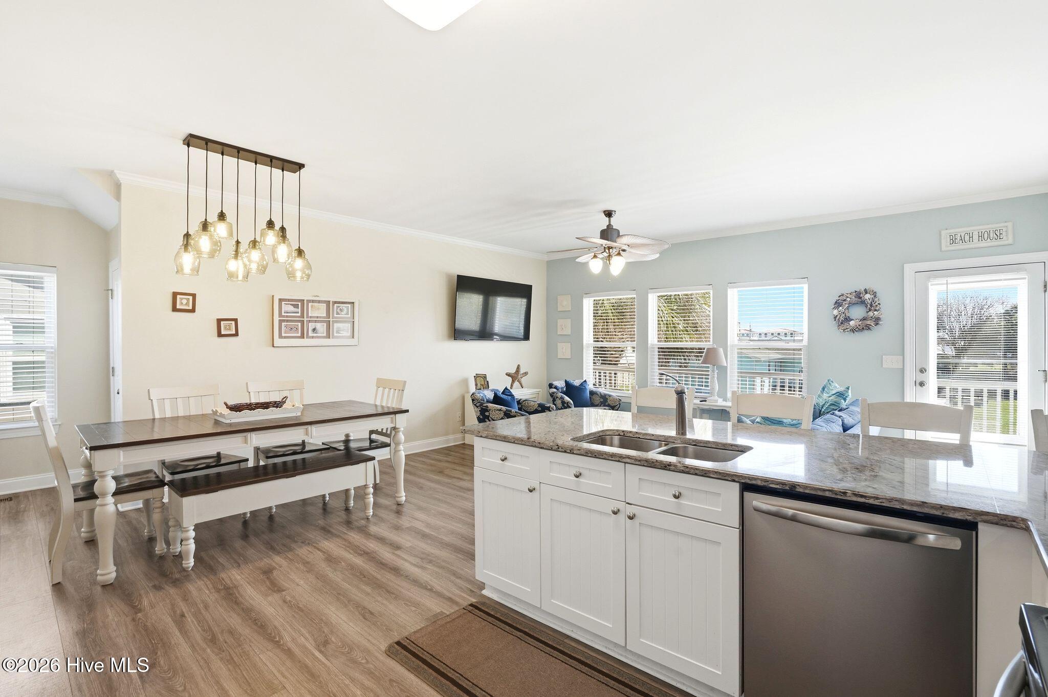 100561242 | Photo 15